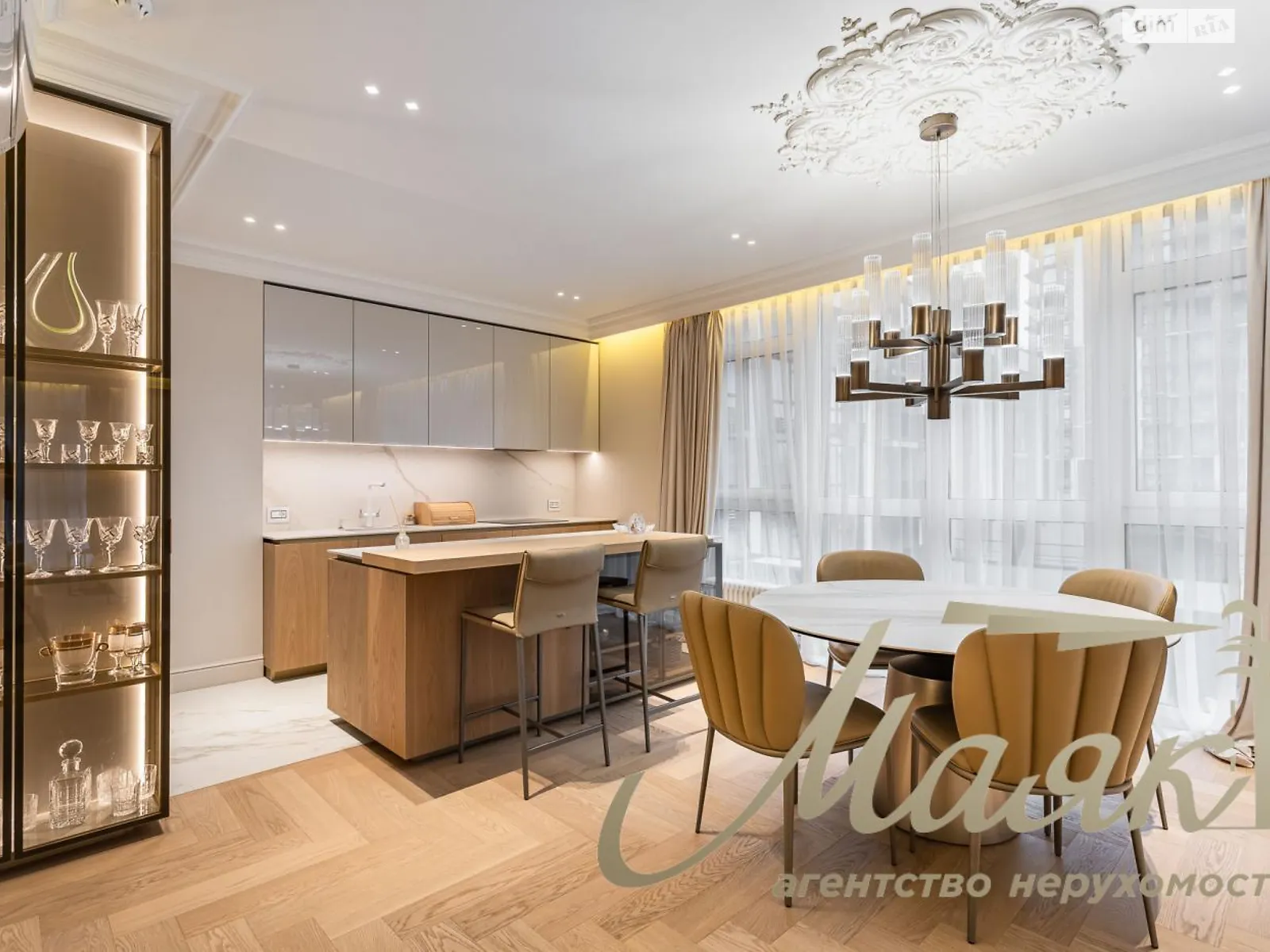 Продается 3-комнатная квартира 121.5 кв. м в Киеве, ул. Маккейна Джона - фото 1