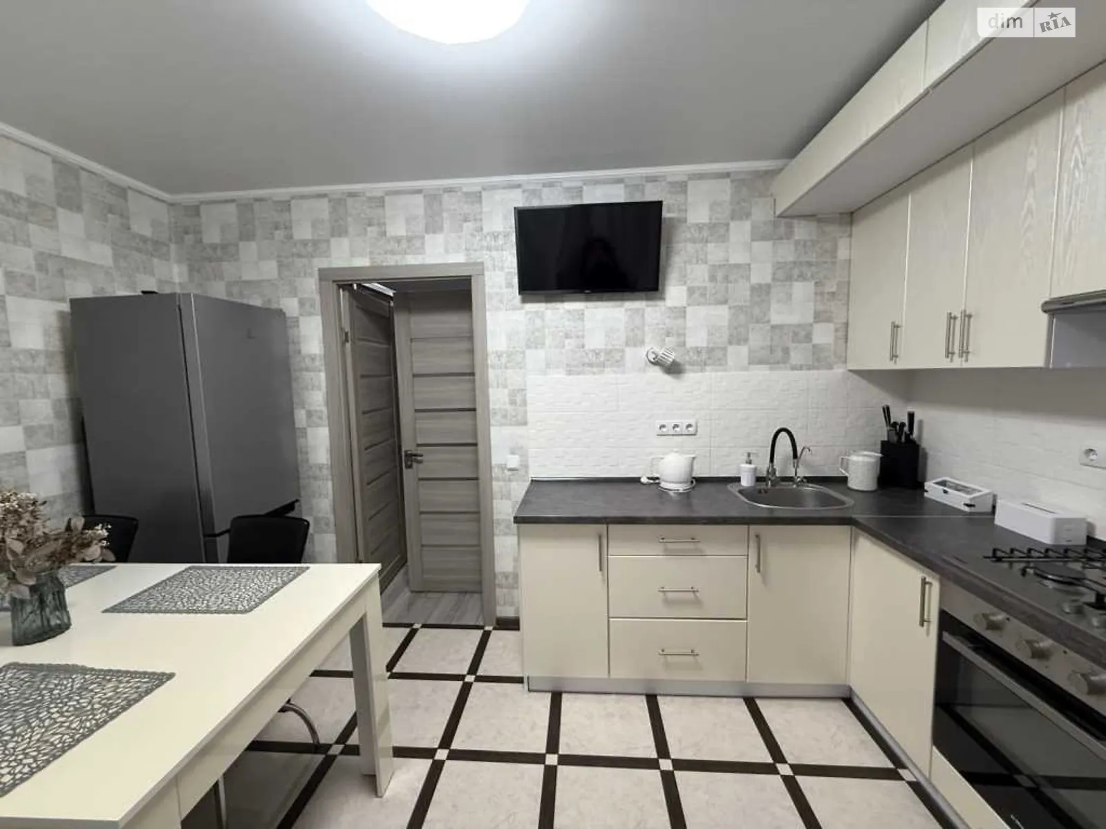 Продається 2-кімнатна квартира 64.6 кв. м у Полтаві, вул. Геннадія Біліченка(Петровського) - фото 1