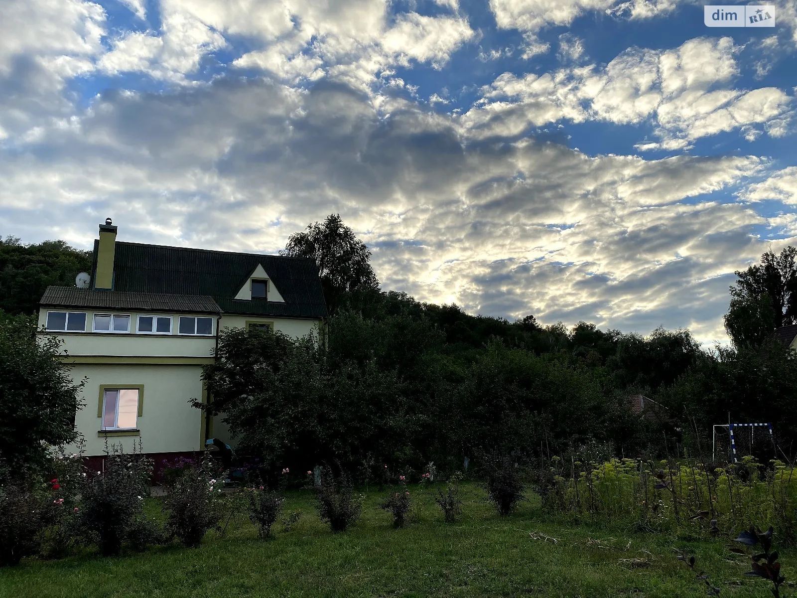 Продается дом на 3 этажа 239 кв. м с садом, цена: 350000 € - фото 1