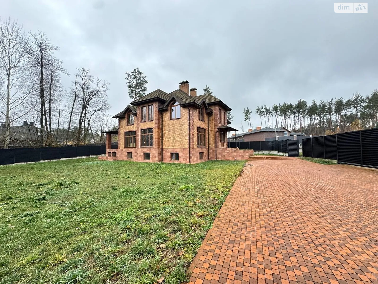 Продается дом на 3 этажа 460 кв. м с беседкой, цена: 350000 $ - фото 1