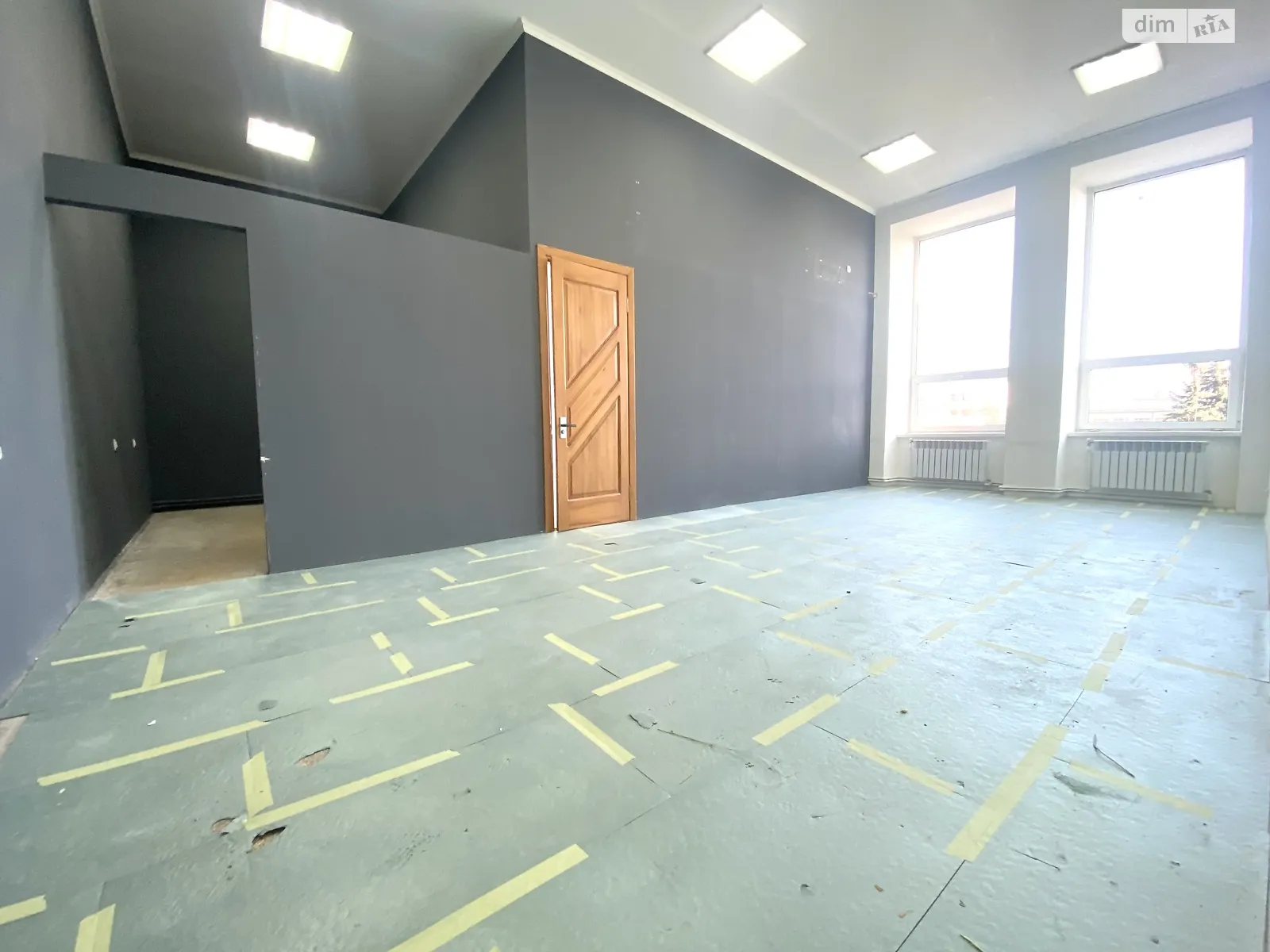 Сдается в аренду офис 66.1 кв. м в бизнес-центре, цена: 23500 грн - фото 1