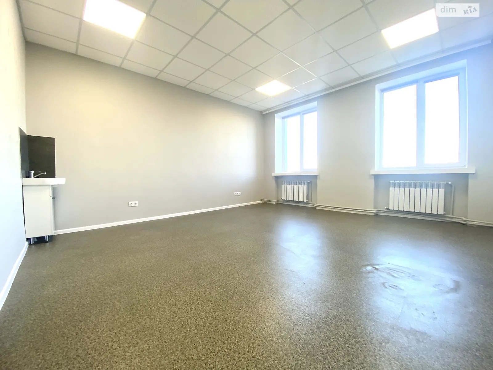 Сдается в аренду офис 23.3 кв. м в бизнес-центре, цена: 8300 грн - фото 1