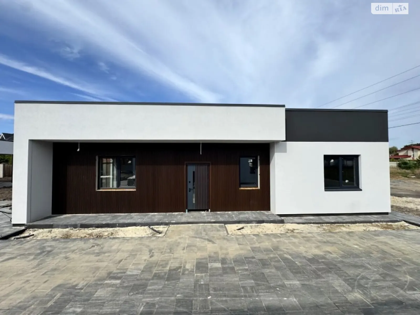 Продается одноэтажный дом 136 кв. м с гаражом, цена: 150000 $ - фото 1