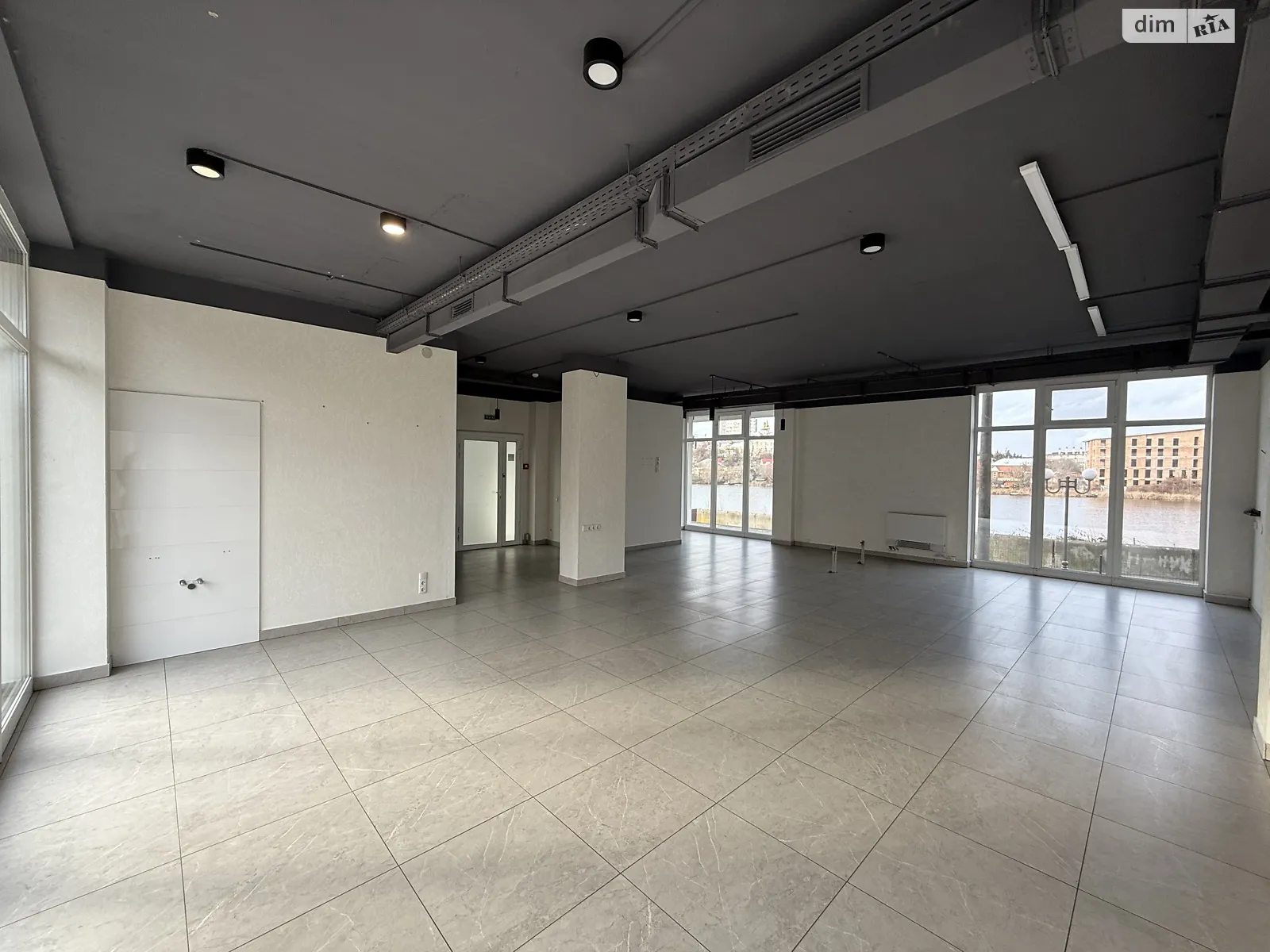 Сдается в аренду помещения свободного назначения 90 кв. м в 4-этажном здании, цена: 1100 $ - фото 1