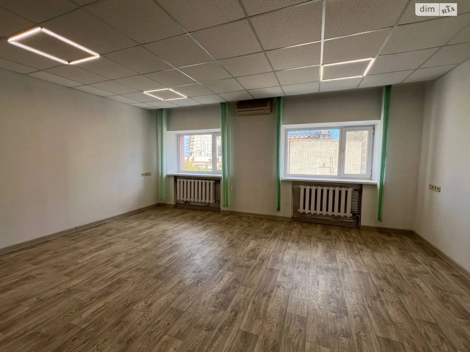 Продается офис 315 кв. м в бизнес-центре, цена: 190000 $ - фото 1