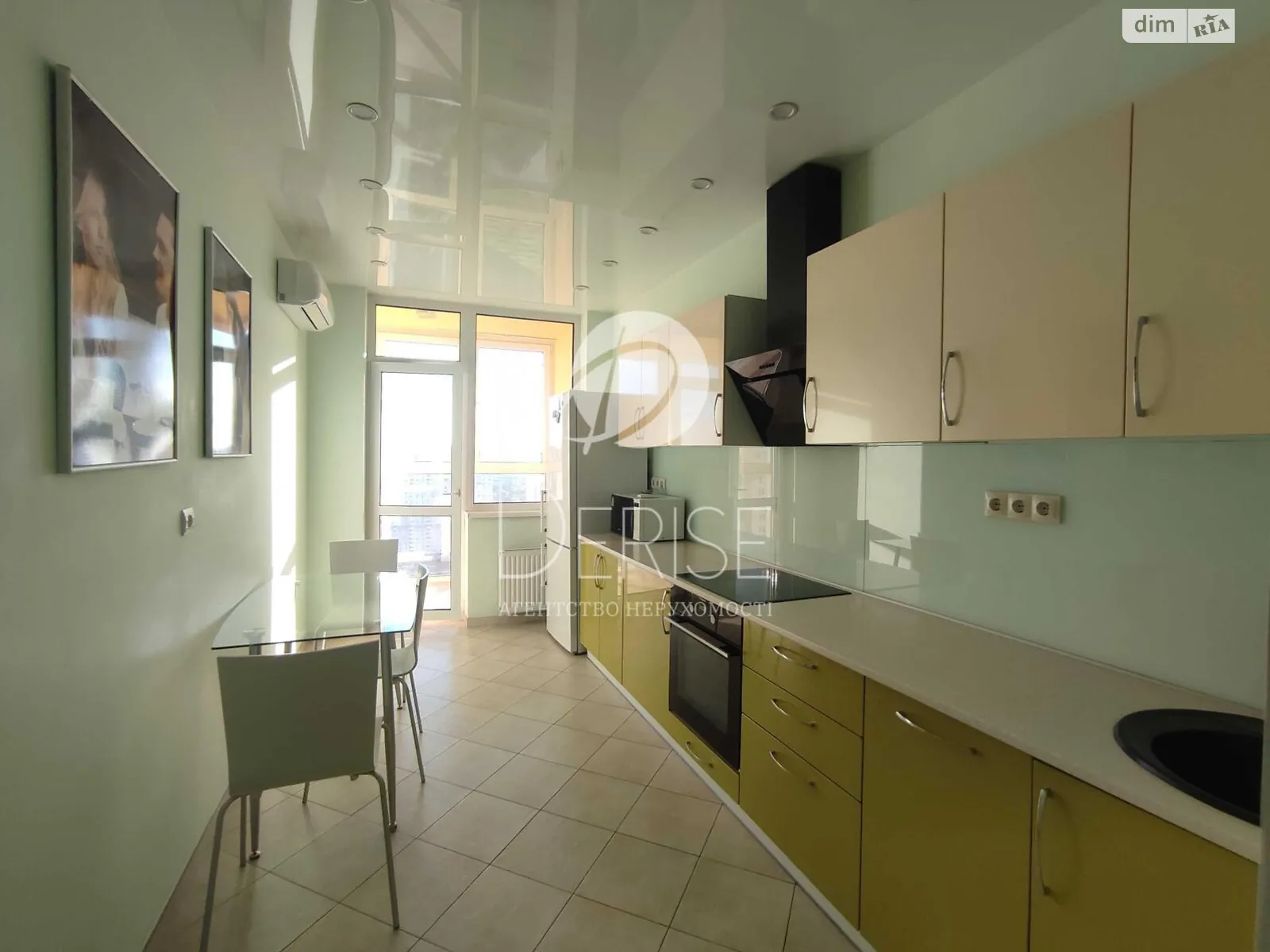 Продается 1-комнатная квартира 50 кв. м в Киеве, ул. Драгоманова, 2Б - фото 1