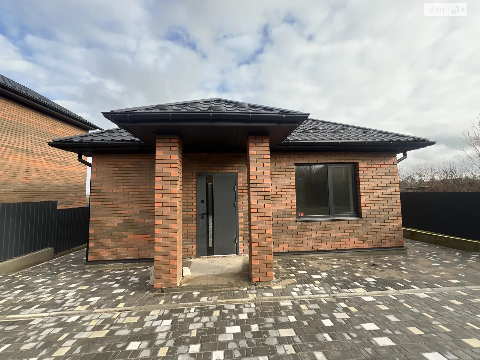 Продається одноповерховий будинок 80 кв. м з бесідкою, цена: 95000 $ - фото 1