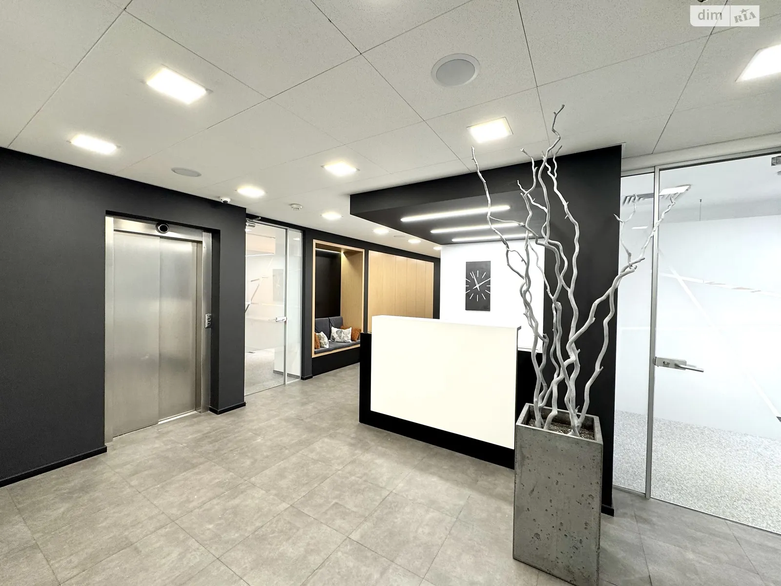 Сдается в аренду офис 553 кв. м в бизнес-центре, цена: 13500 $ - фото 1