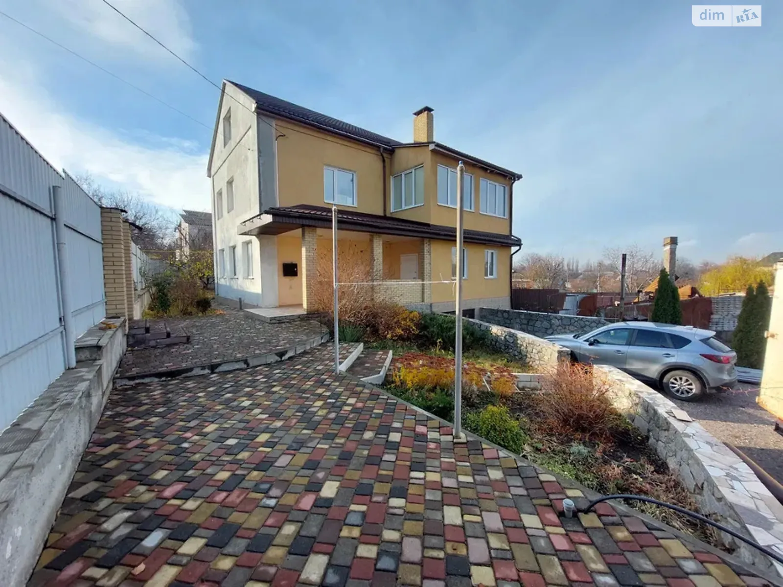 Продается дом на 3 этажа 300 кв. м с беседкой, цена: 165000 $ - фото 1