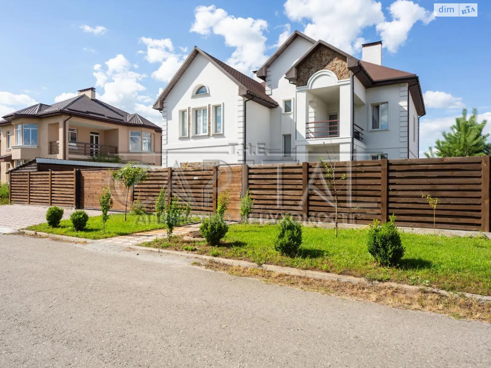 Продается дом на 3 этажа 438 кв. м с гаражом, цена: 480000 $ - фото 1