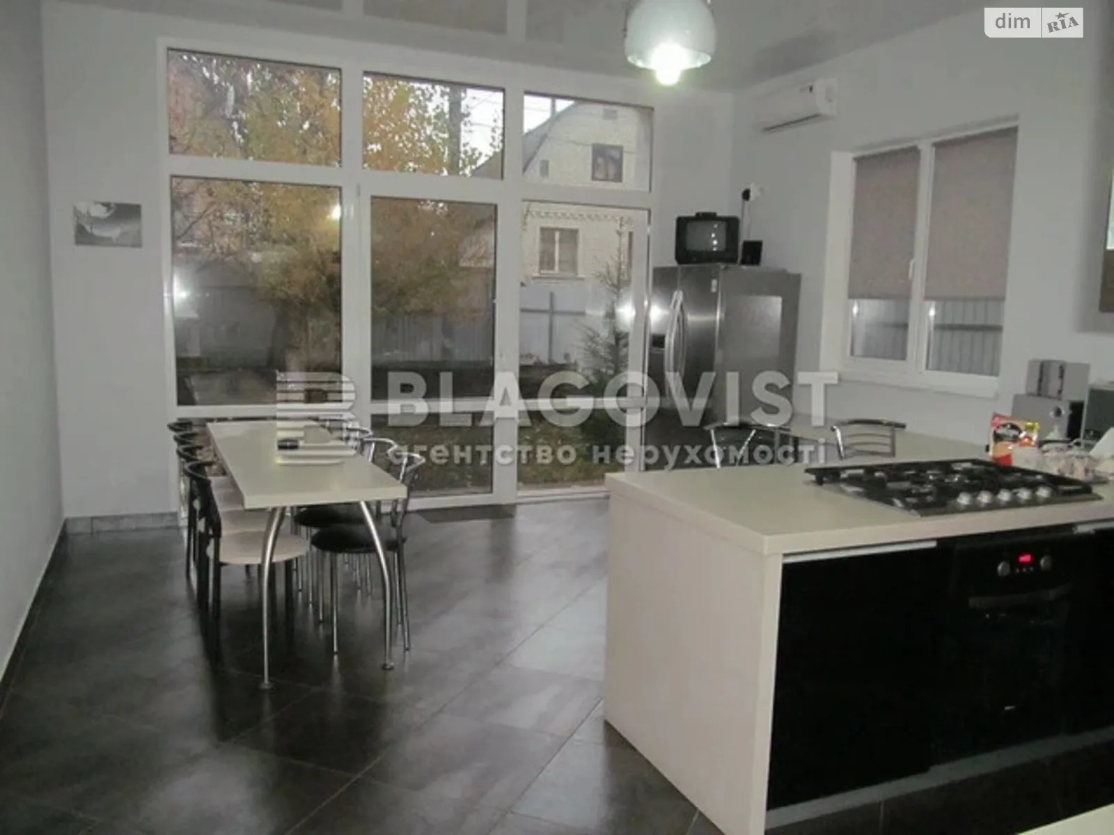 Сдается в аренду дом на 2 этажа 270 кв. м с участком, цена: 1500 $ - фото 1