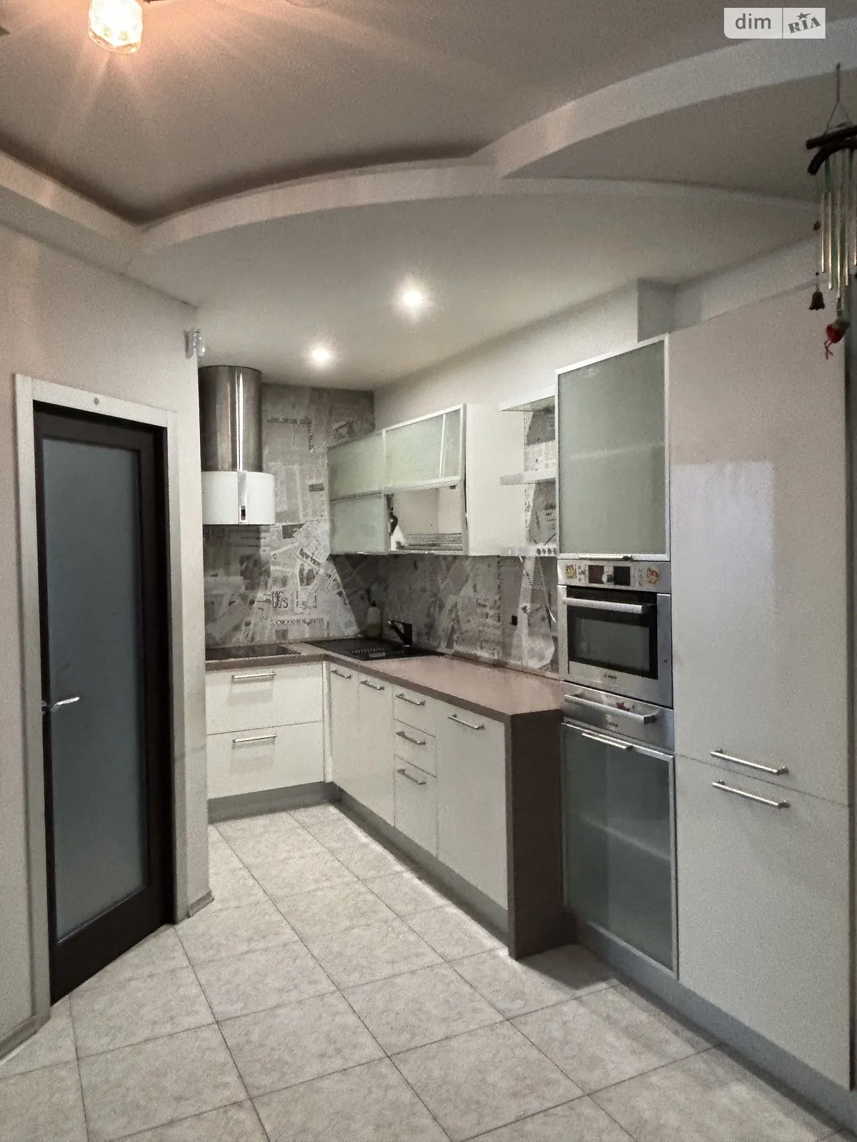 Продається 1-кімнатна квартира 55.1 кв. м у Києві, вул. Кубанської України, 31А - фото 1