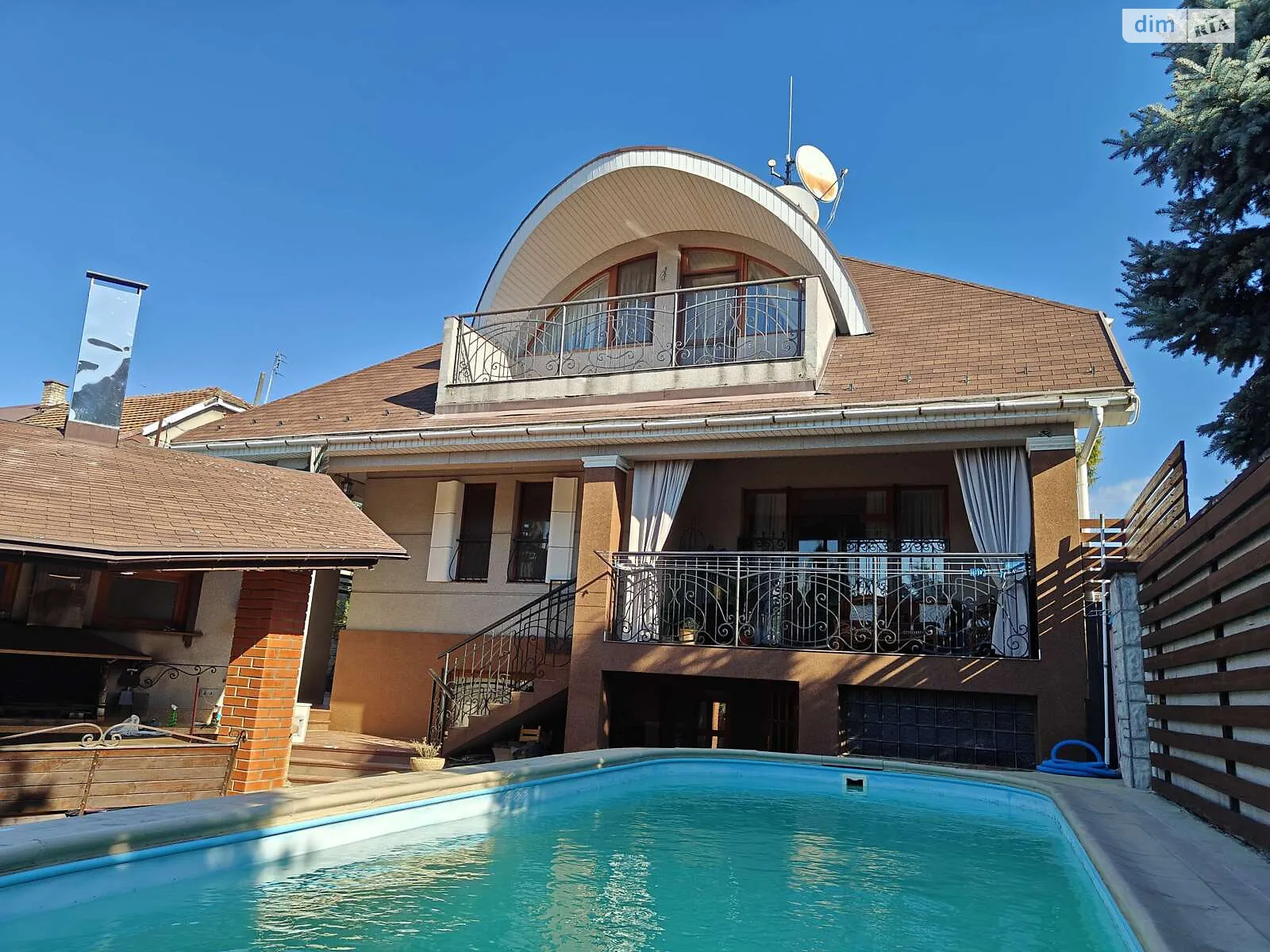 Продается одноэтажный дом 290 кв. м с верандой, цена: 800000 $ - фото 1