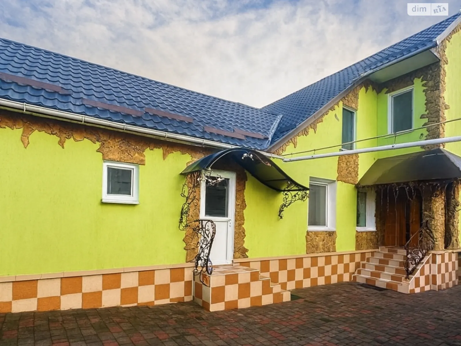 Продается дом на 2 этажа 140 кв. м с камином, цена: 100000 $ - фото 1