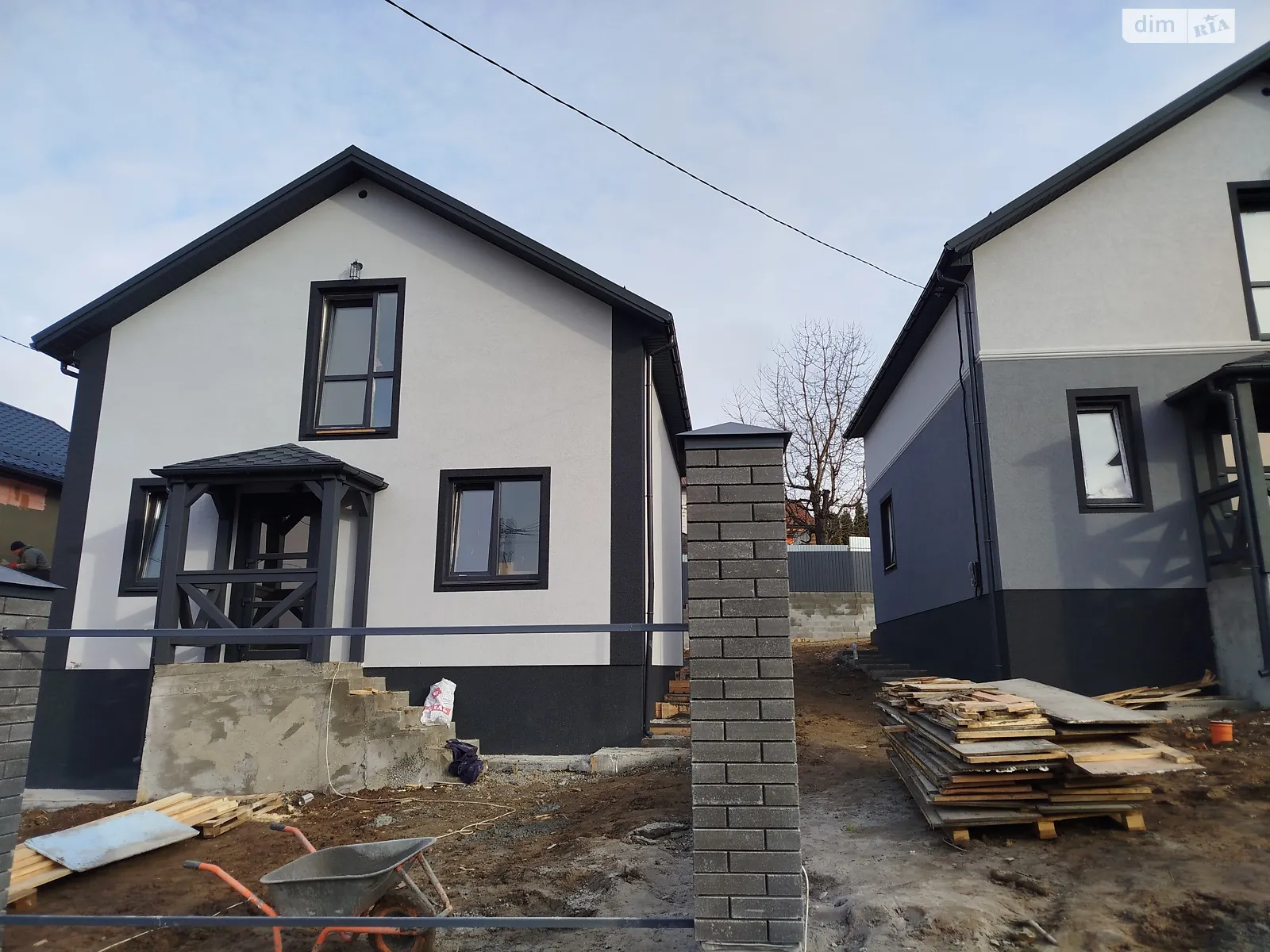 Продается дом на 2 этажа 110 кв. м с бассейном, цена: 83000 $ - фото 1