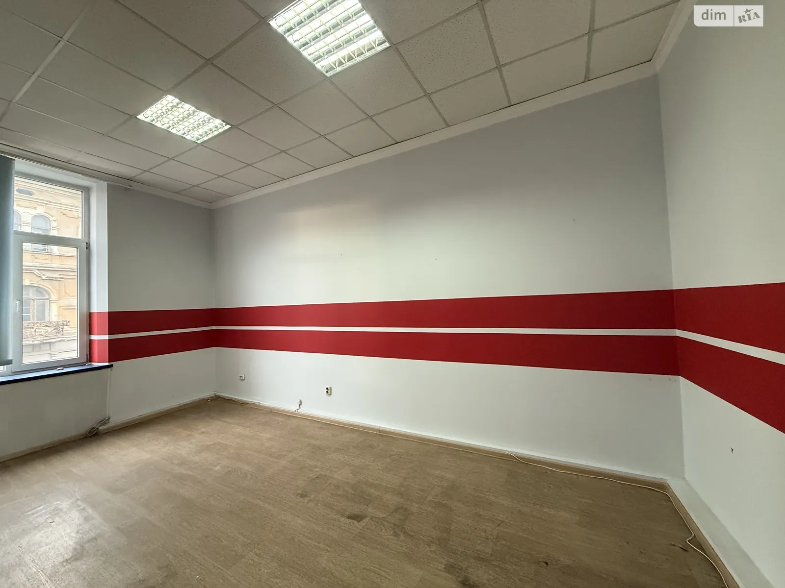 Сдается в аренду офис 35 кв. м в бизнес-центре, цена: 12000 грн - фото 1