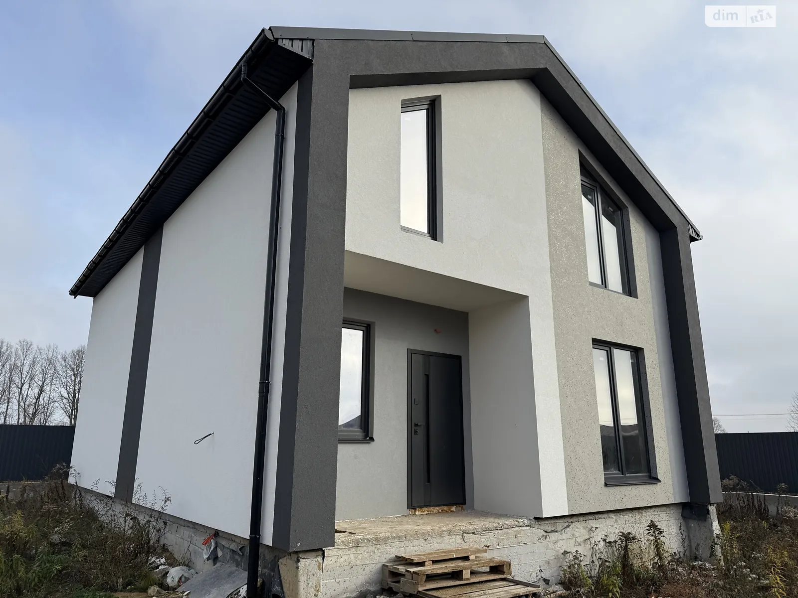 Продается дом на 2 этажа 120 кв. м с камином, цена: 94999 $ - фото 1