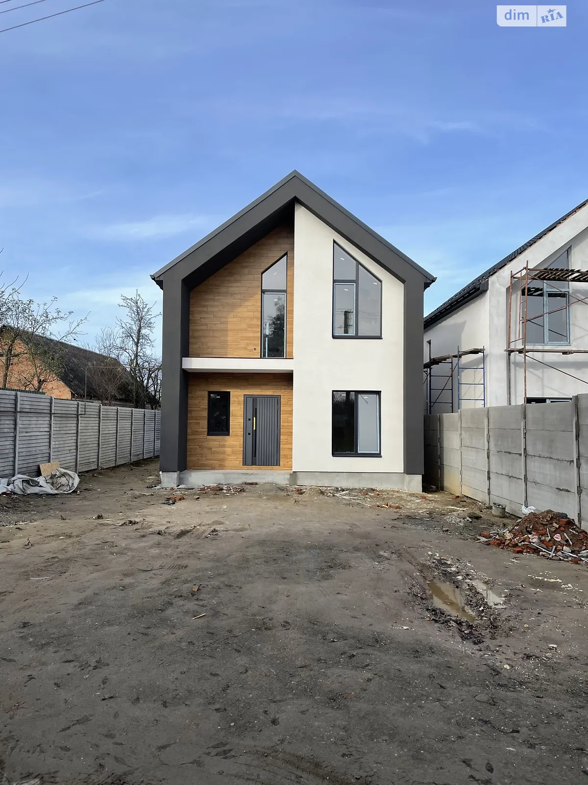 Продается дом на 2 этажа 120 кв. м с гаражом, цена: 100000 $ - фото 1