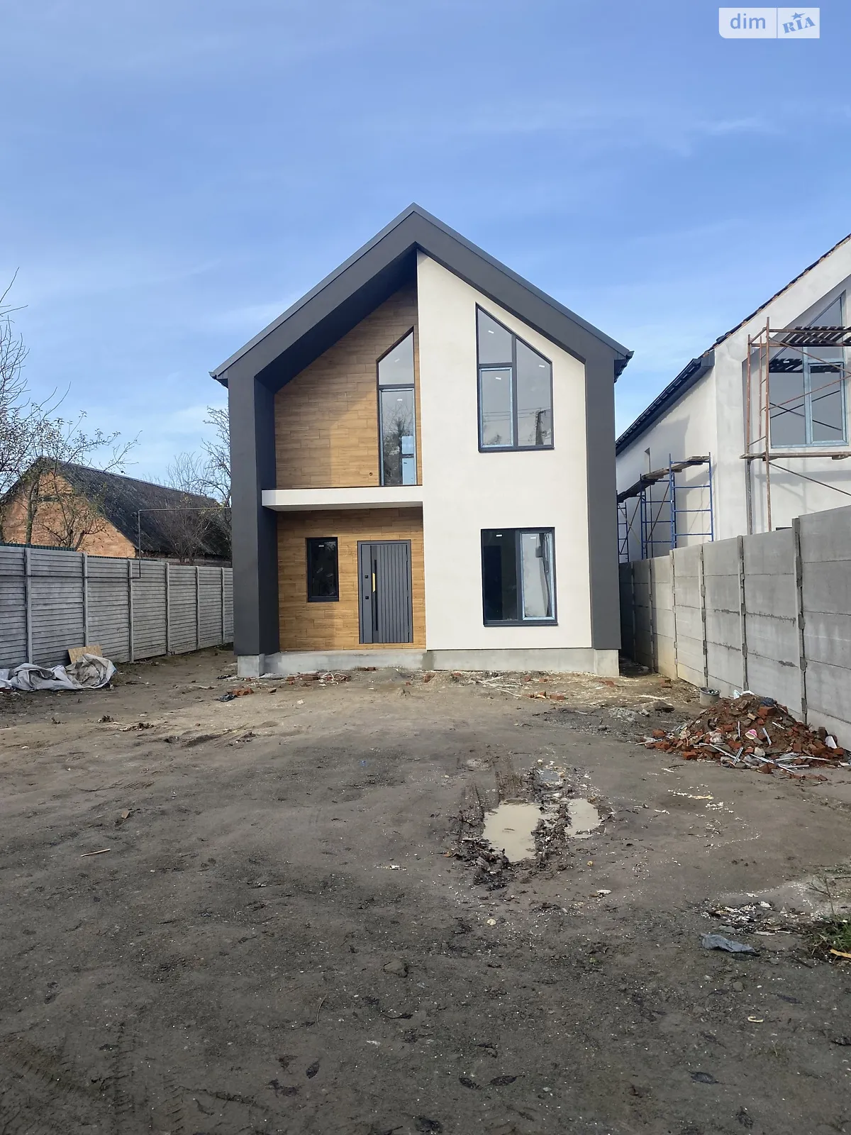 Продается дом на 2 этажа 120 кв. м с верандой, цена: 100000 $ - фото 1