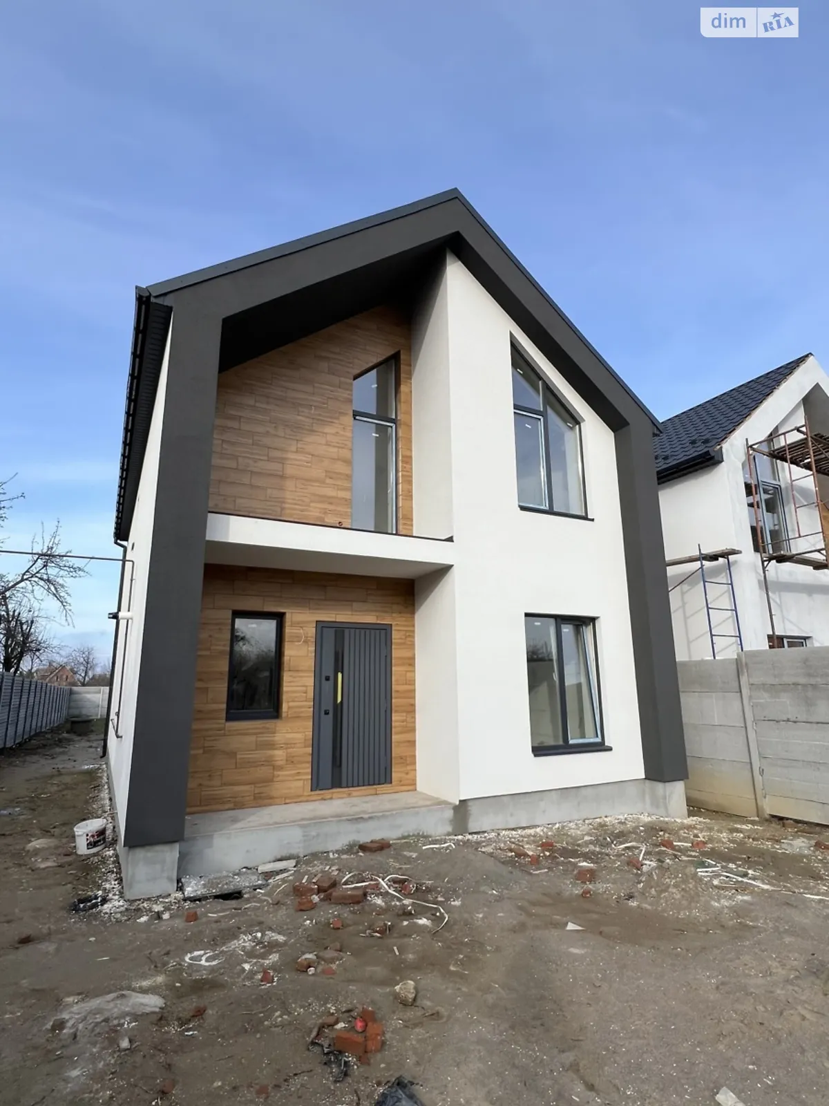 Продается дом на 2 этажа 120 кв. м с верандой, цена: 100000 $ - фото 1