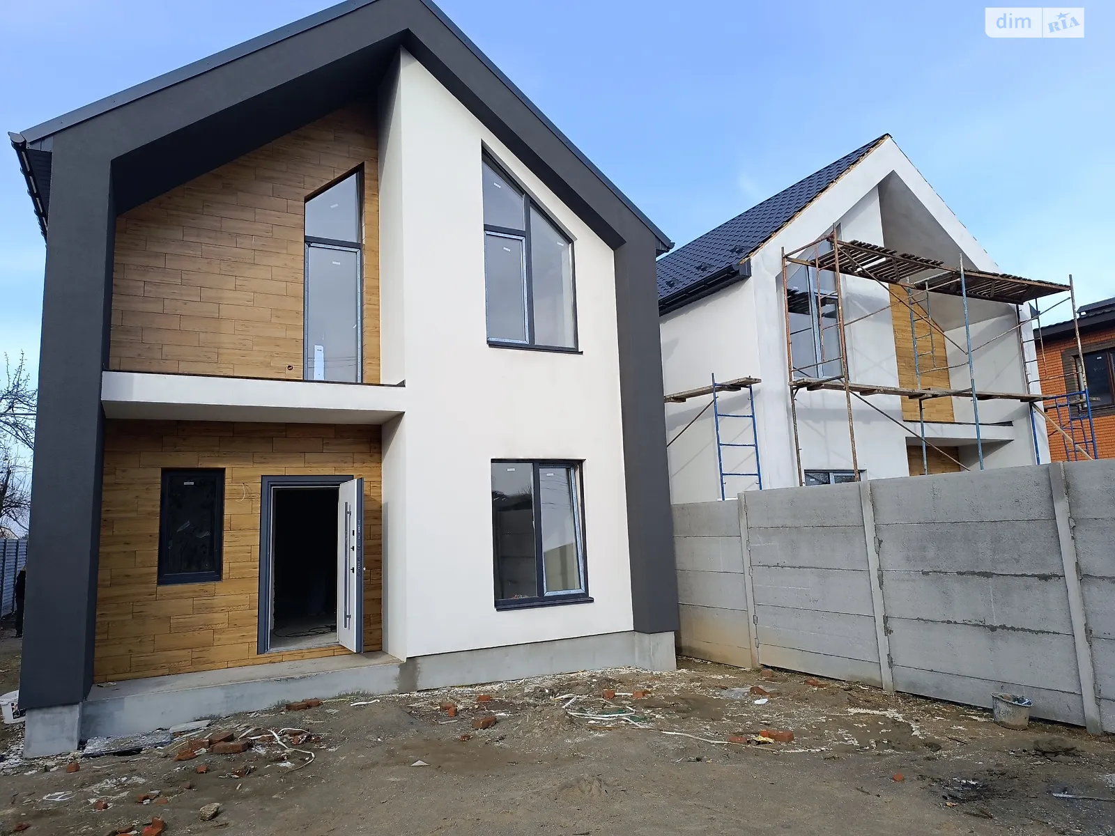 Продается дом на 2 этажа 120 кв. м с баней/сауной, цена: 10000 $ - фото 1