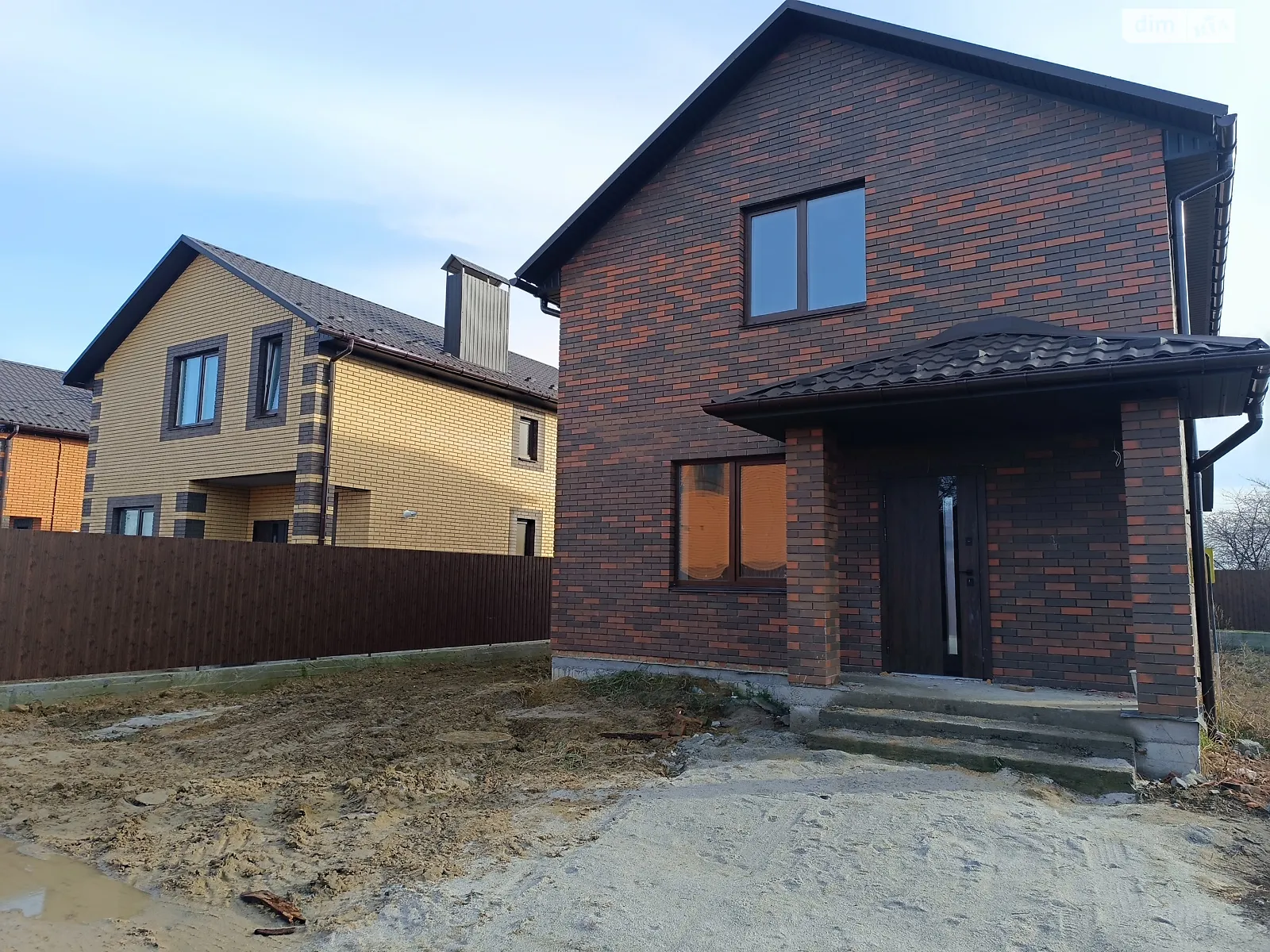 Продается дом на 2 этажа 120 кв. м с подвалом, цена: 87000 $ - фото 1