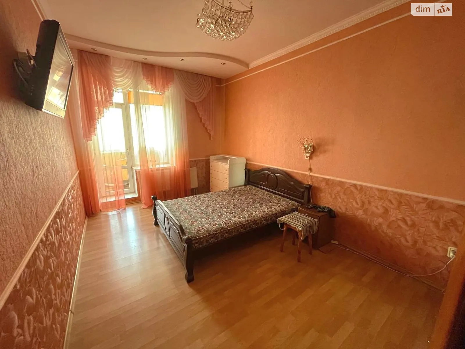 Продается 3-комнатная квартира 79.8 кв. м в Черноморске, ул. Парковая, 44 - фото 1