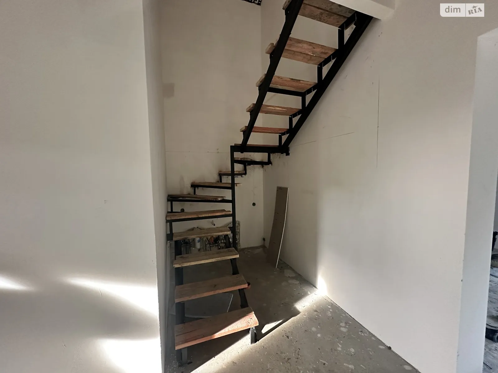 Продается дом на 2 этажа 110 кв. м с садом, цена: 83000 $ - фото 1