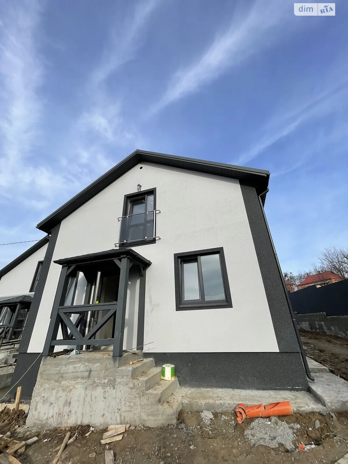 Продается дом на 2 этажа 110 кв. м с садом, цена: 83000 $ - фото 1