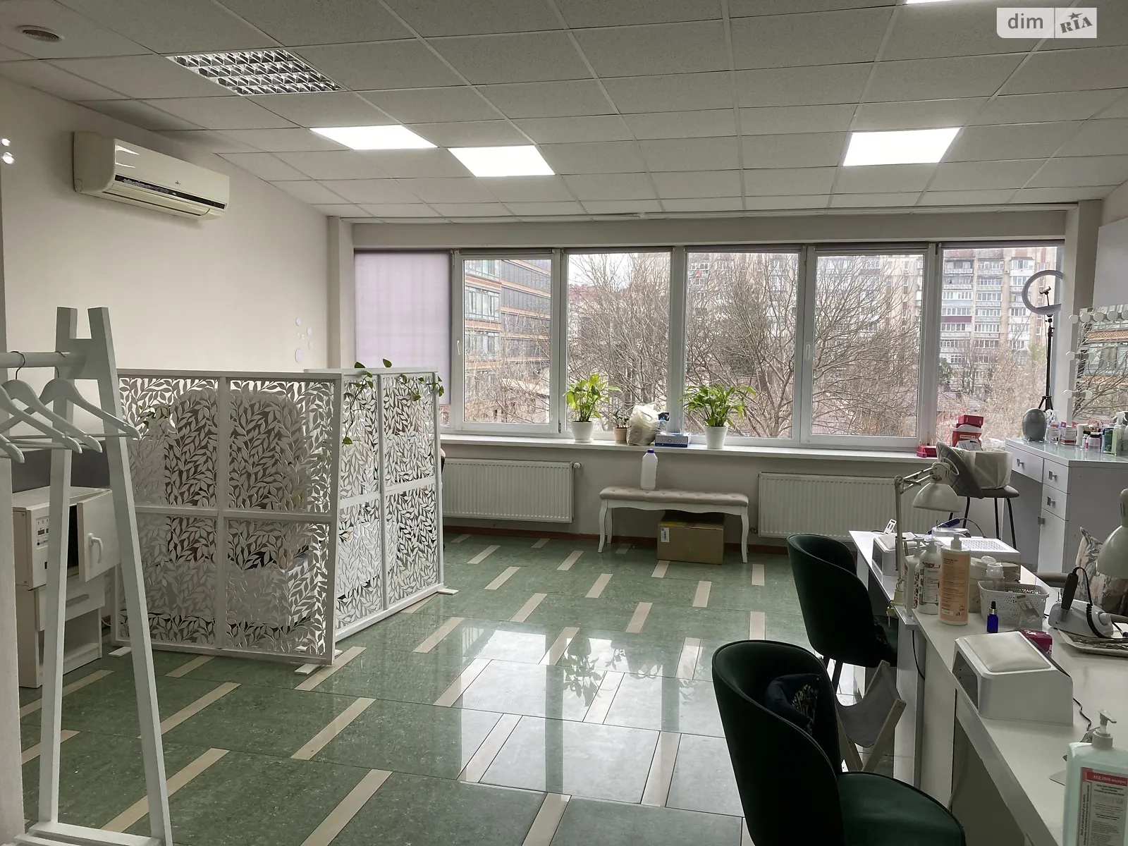 Сдается в аренду офис 47.2 кв. м в бизнес-центре, цена: 10150 грн - фото 1