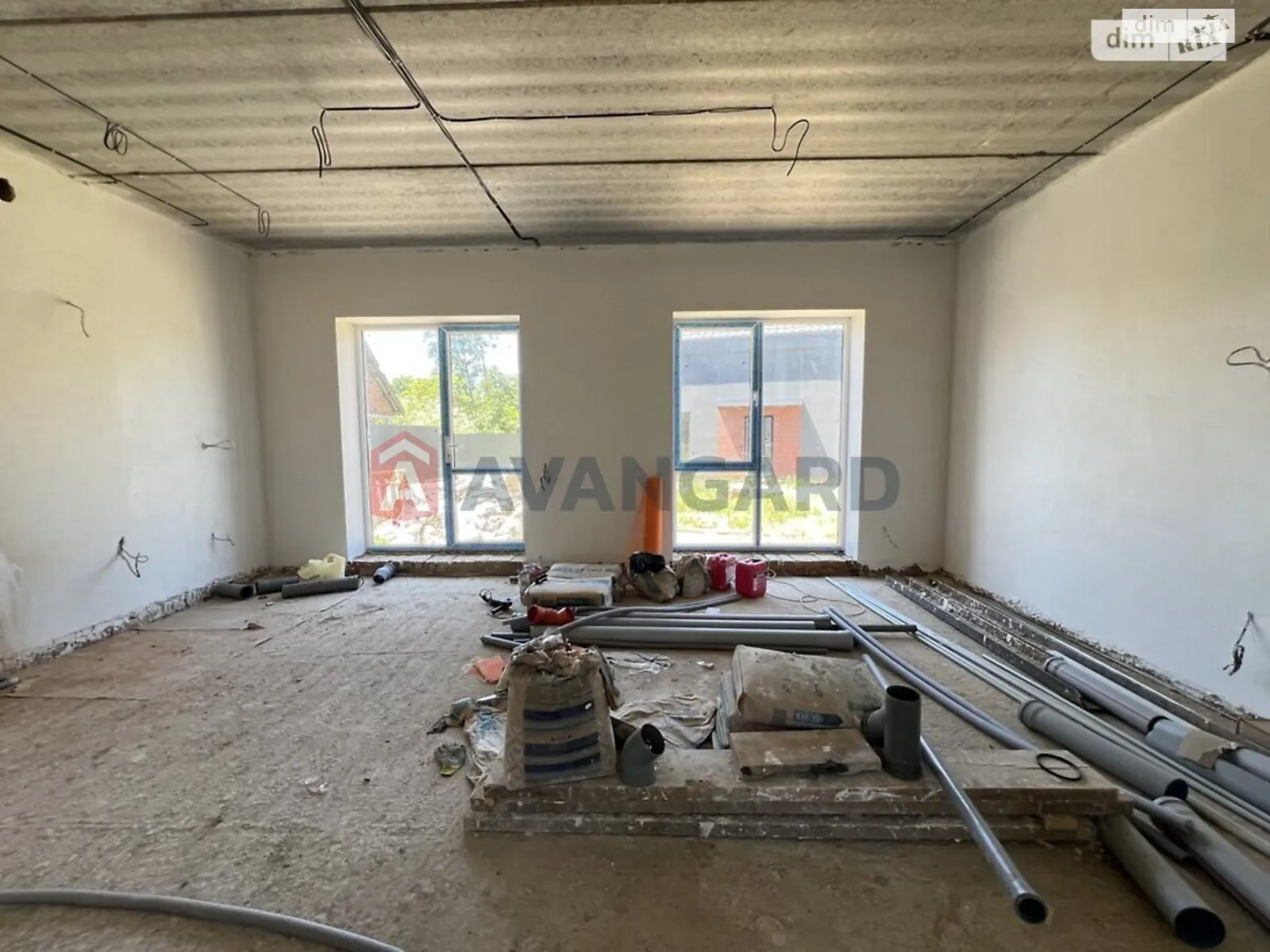 Продается дом на 2 этажа 120 кв. м с камином, цена: 85000 $ - фото 1