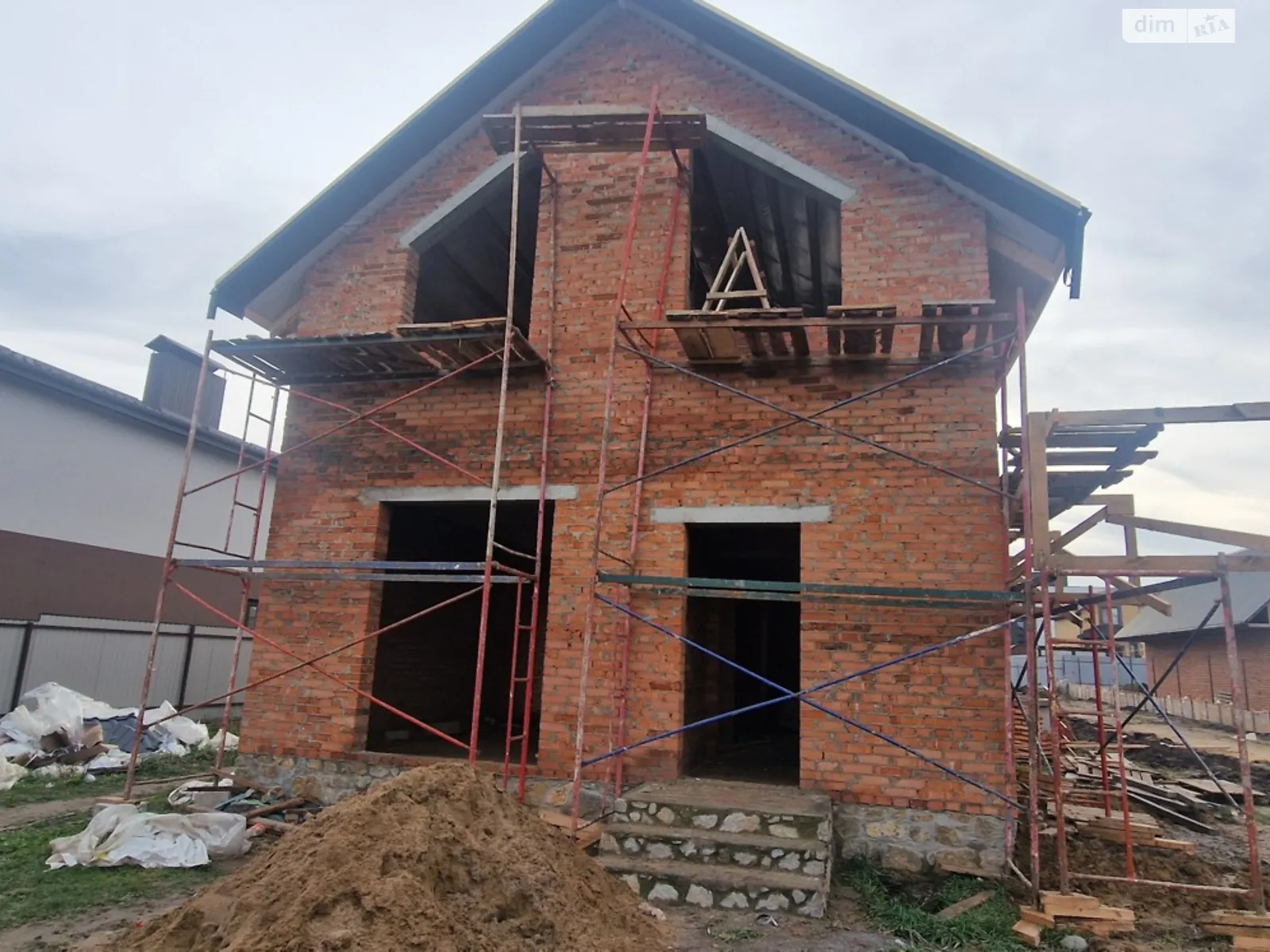 Продается дом на 2 этажа 100 кв. м с баней/сауной, цена: 88000 $ - фото 1