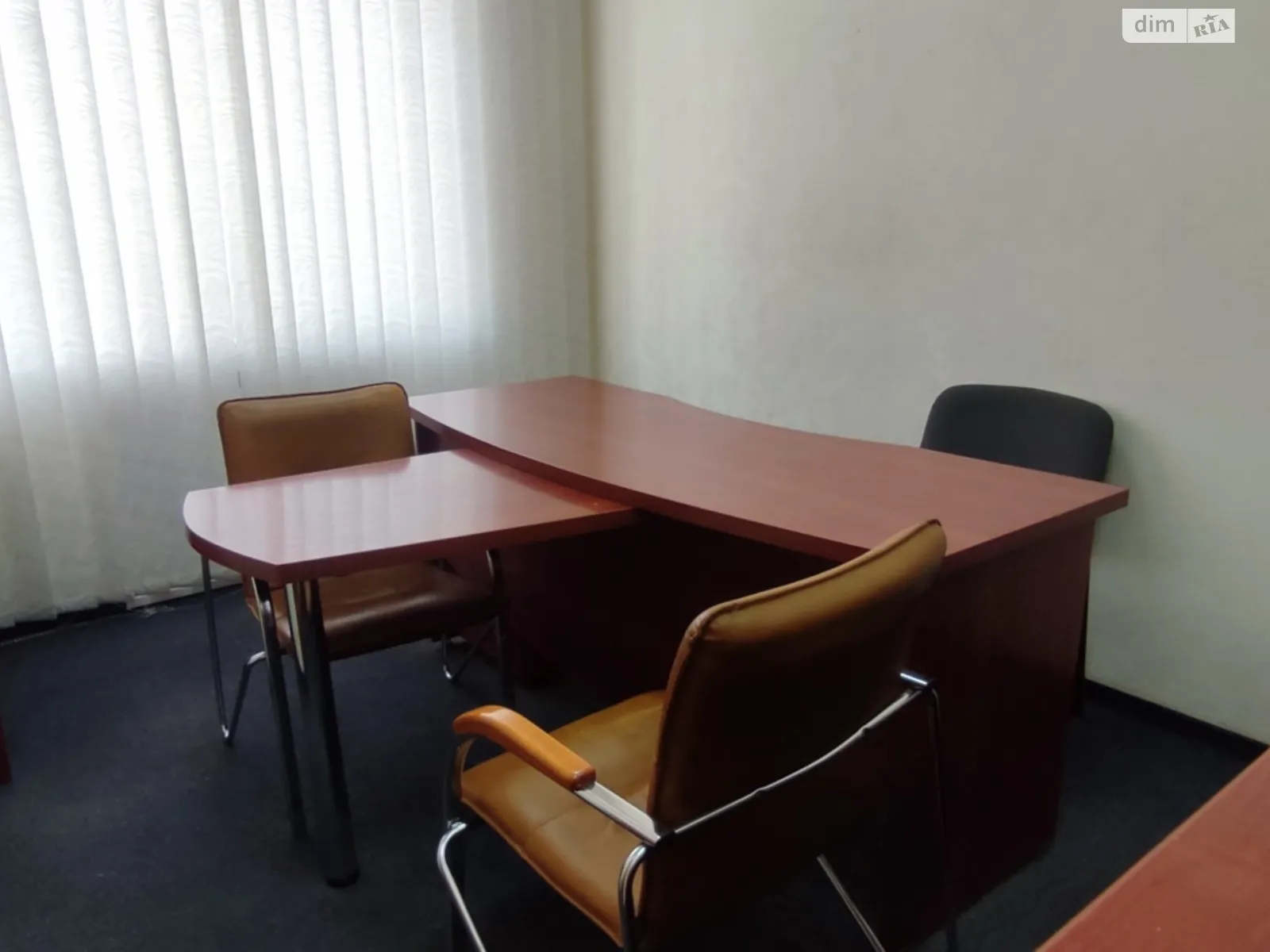 Сдается в аренду офис 12 кв. м в бизнес-центре, цена: 3000 грн - фото 1