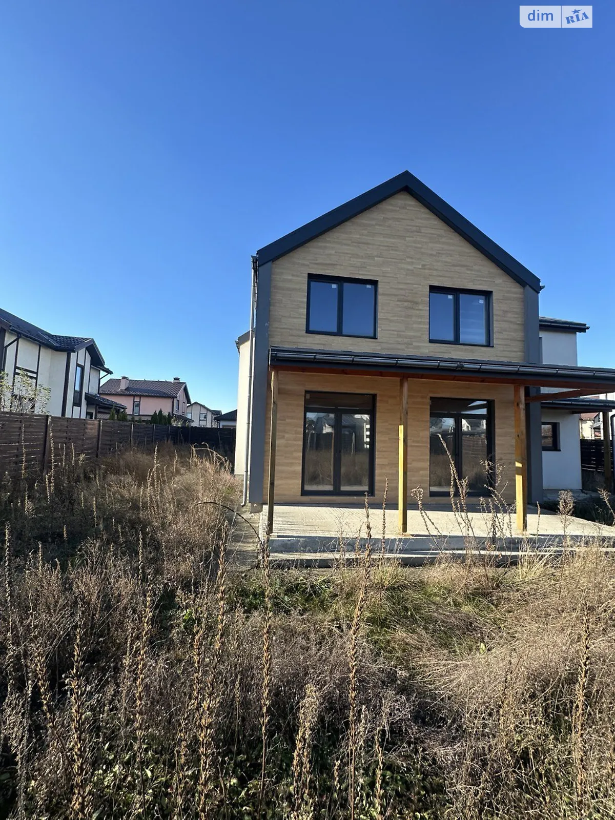 Продается дом на 2 этажа 220 кв. м с садом, цена: 120000 $ - фото 1