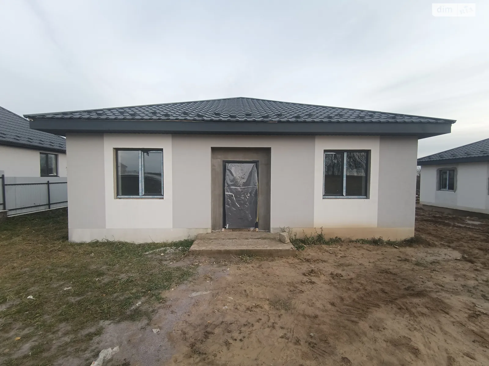 Продается одноэтажный дом 86 кв. м с верандой, цена: 75000 $ - фото 1