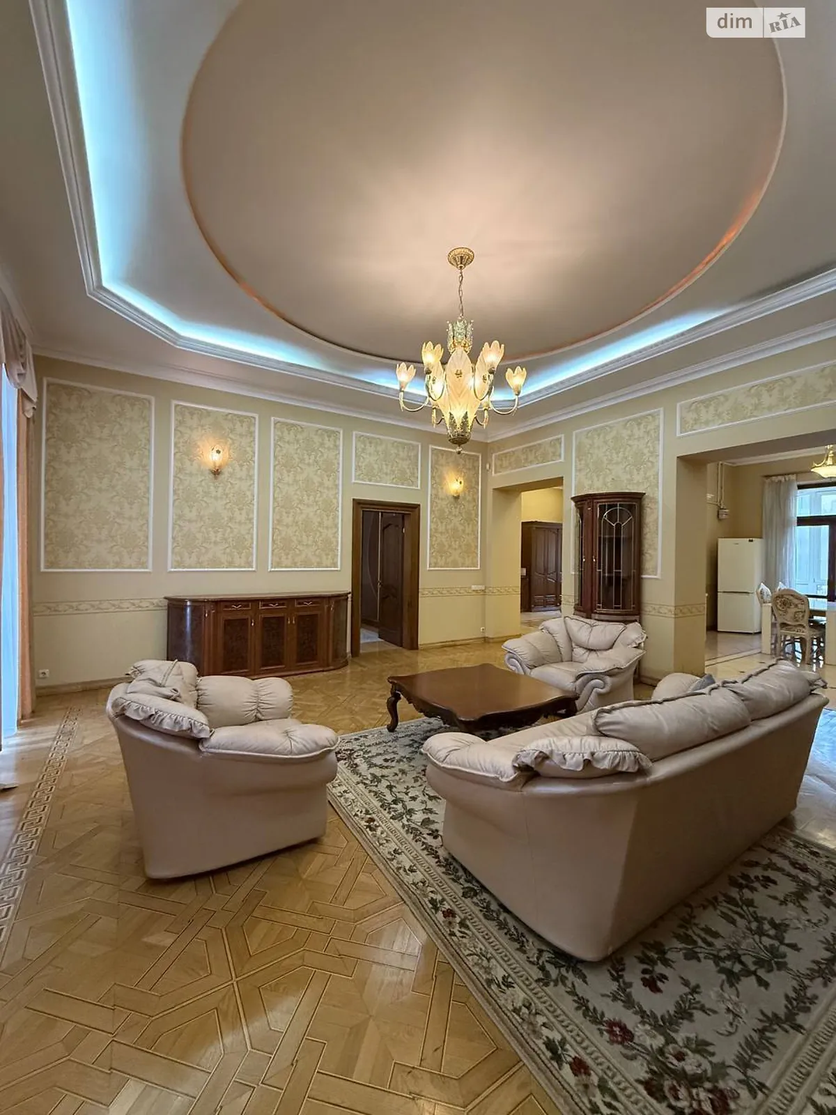 Сдается в аренду 4-комнатная квартира 167 кв. м в Львове, ул. Крушельницкой Соломии - фото 1