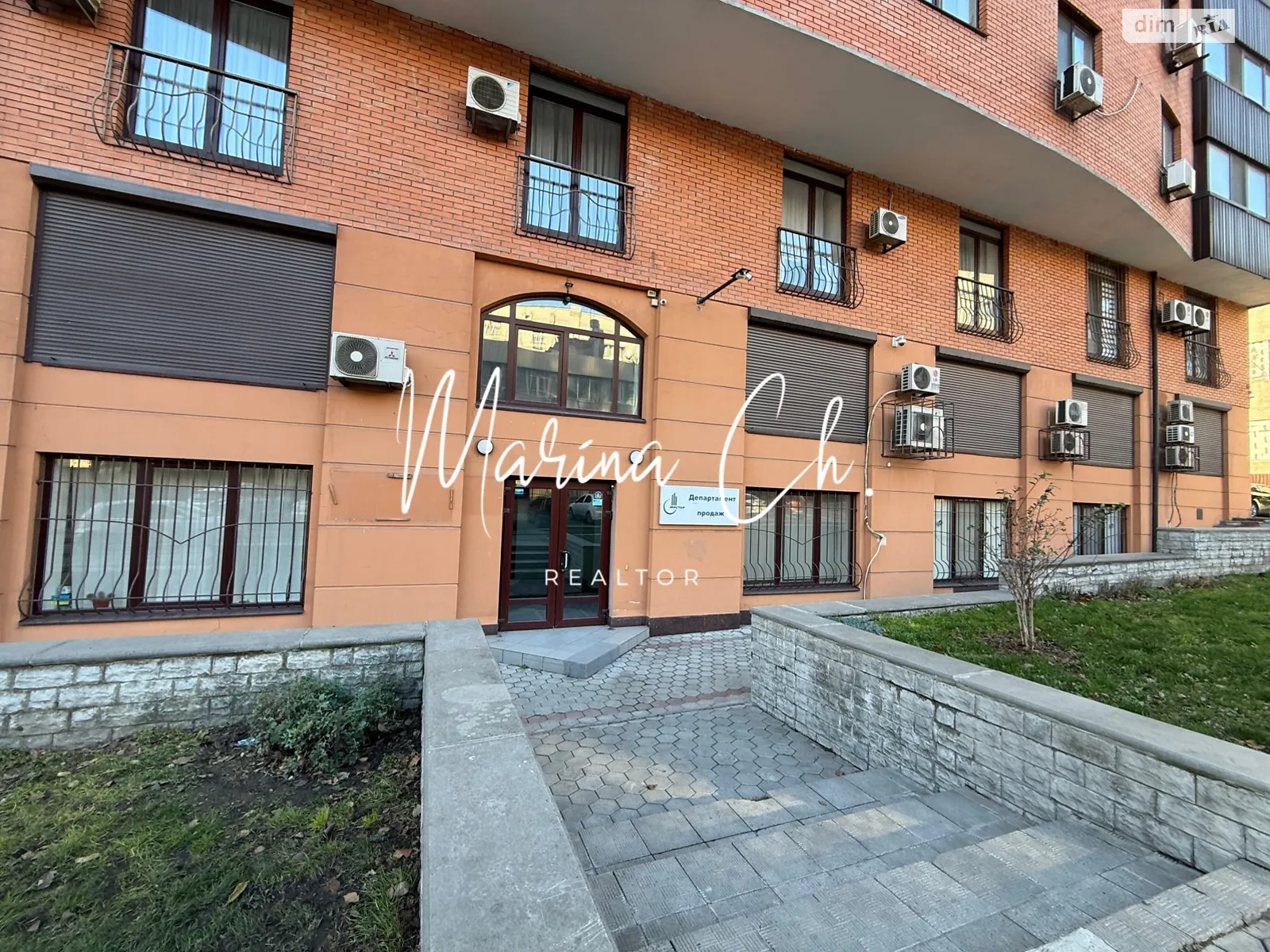 Сдается в аренду офис 52 кв. м в бизнес-центре, цена: 500 $ - фото 1