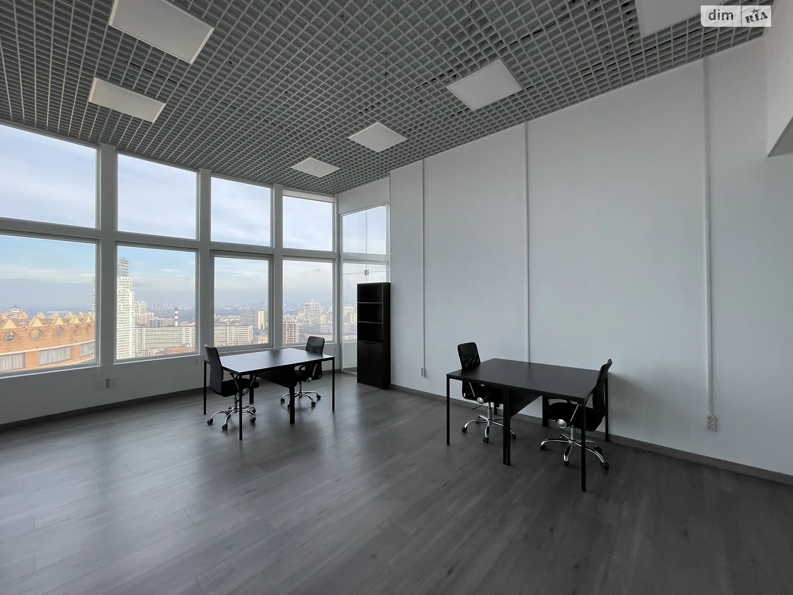 Сдается в аренду офис 442 кв. м в бизнес-центре, цена: 4000 $ - фото 1