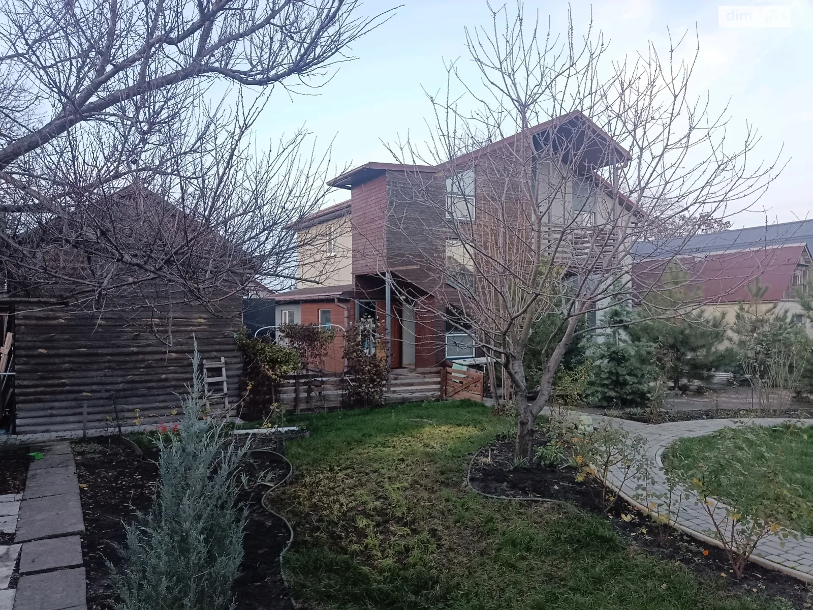 Продается дом на 2 этажа 130 кв. м с камином, цена: 70000 $ - фото 1