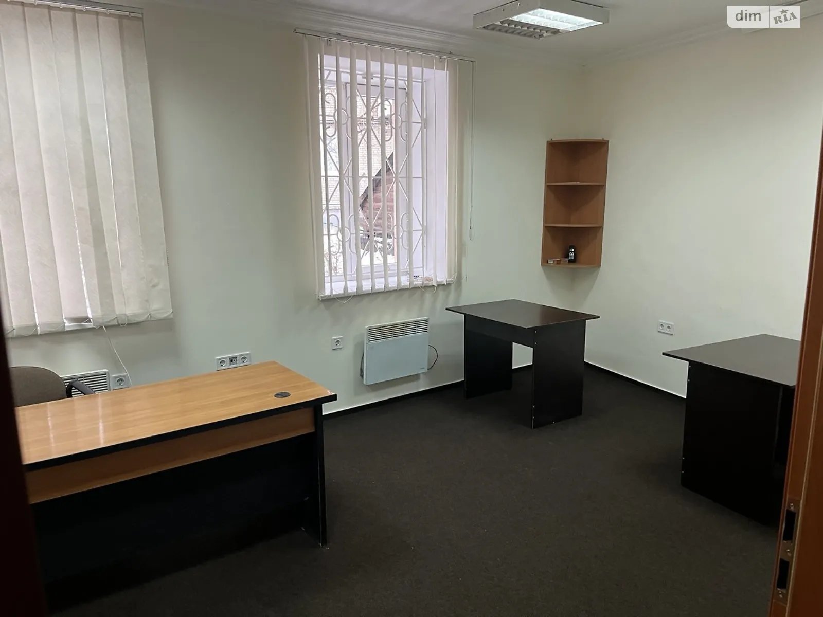 Продается офис 45 кв. м в бизнес-центре, цена: 45500 $ - фото 1