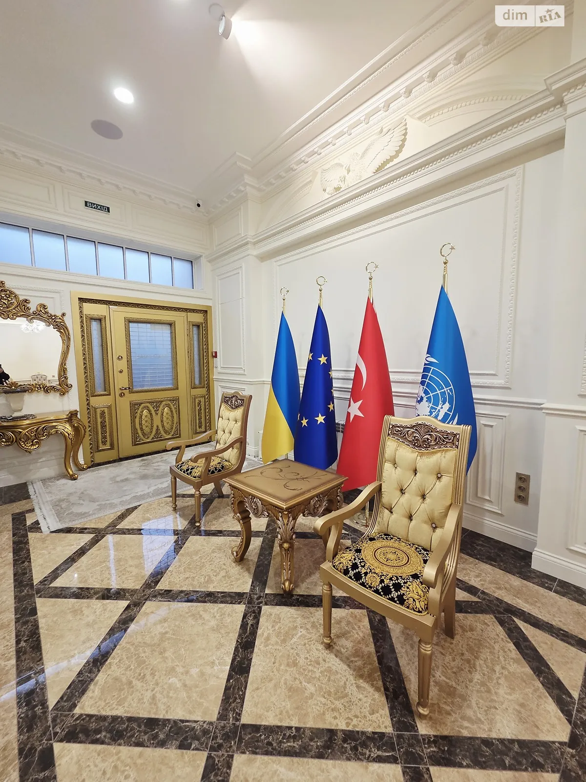 Продается офис 182 кв. м в бизнес-центре, цена: 230000 $ - фото 1