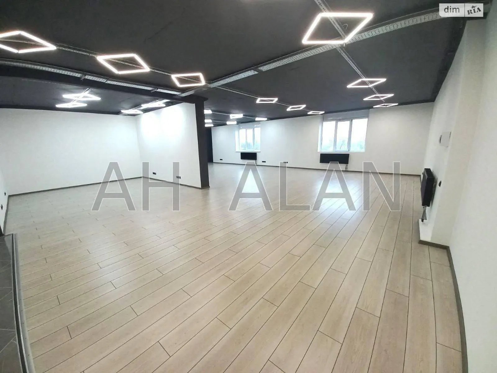 Сдается в аренду офис 141.9 кв. м в бизнес-центре, цена: 31218 грн - фото 1