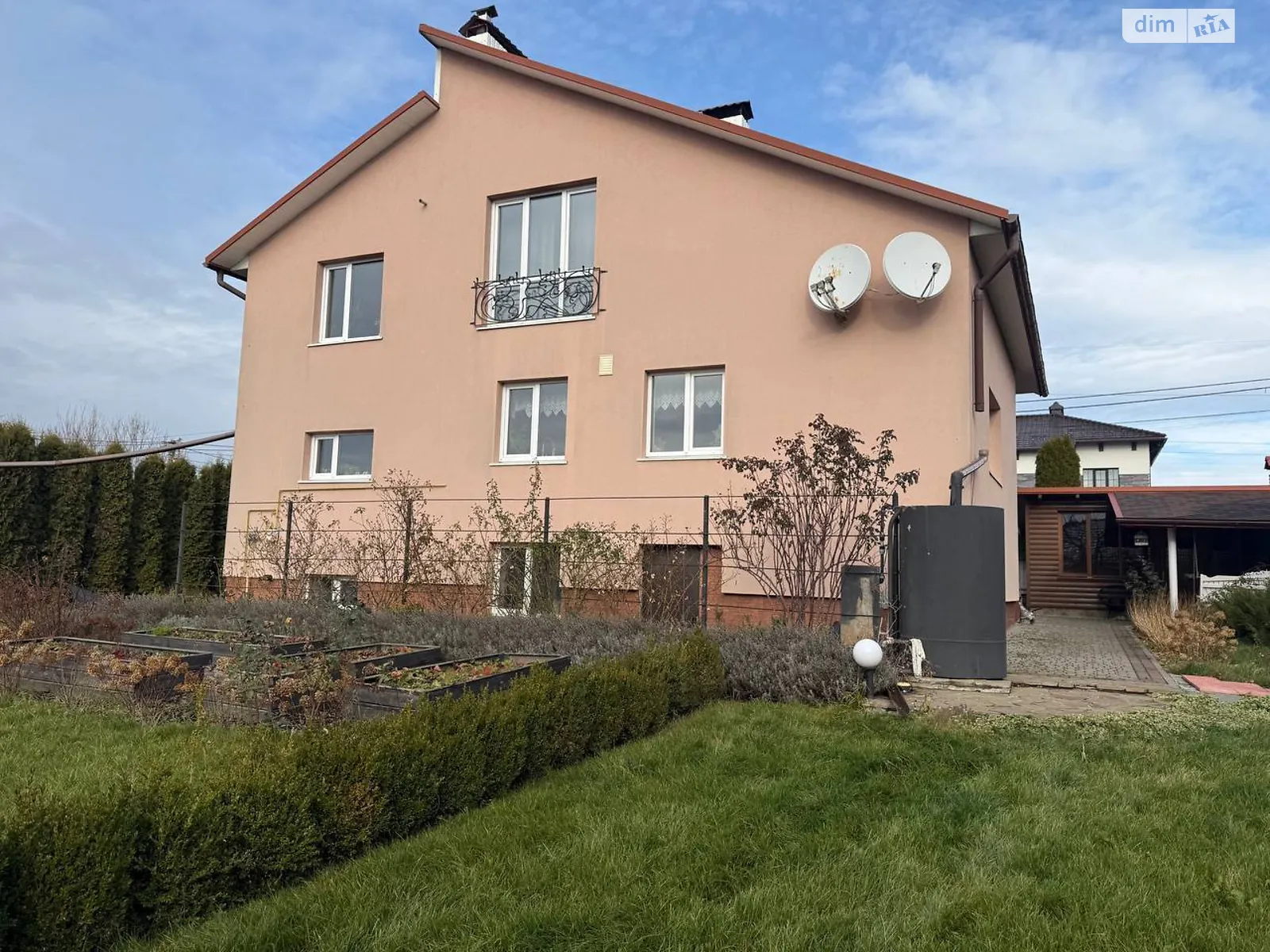 Продается дом на 2 этажа 219.4 кв. м с бассейном, цена: 219000 $ - фото 1