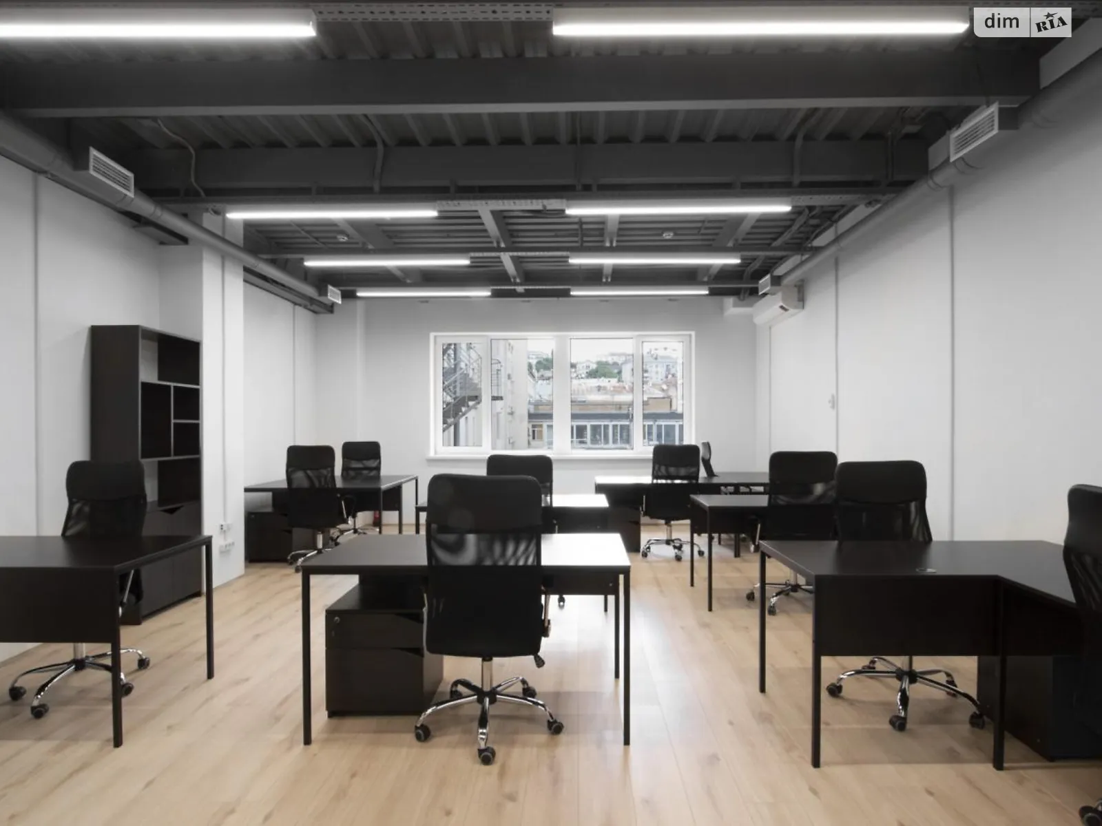 Сдается в аренду офис 68 кв. м в бизнес-центре, цена: 1500 $ - фото 1