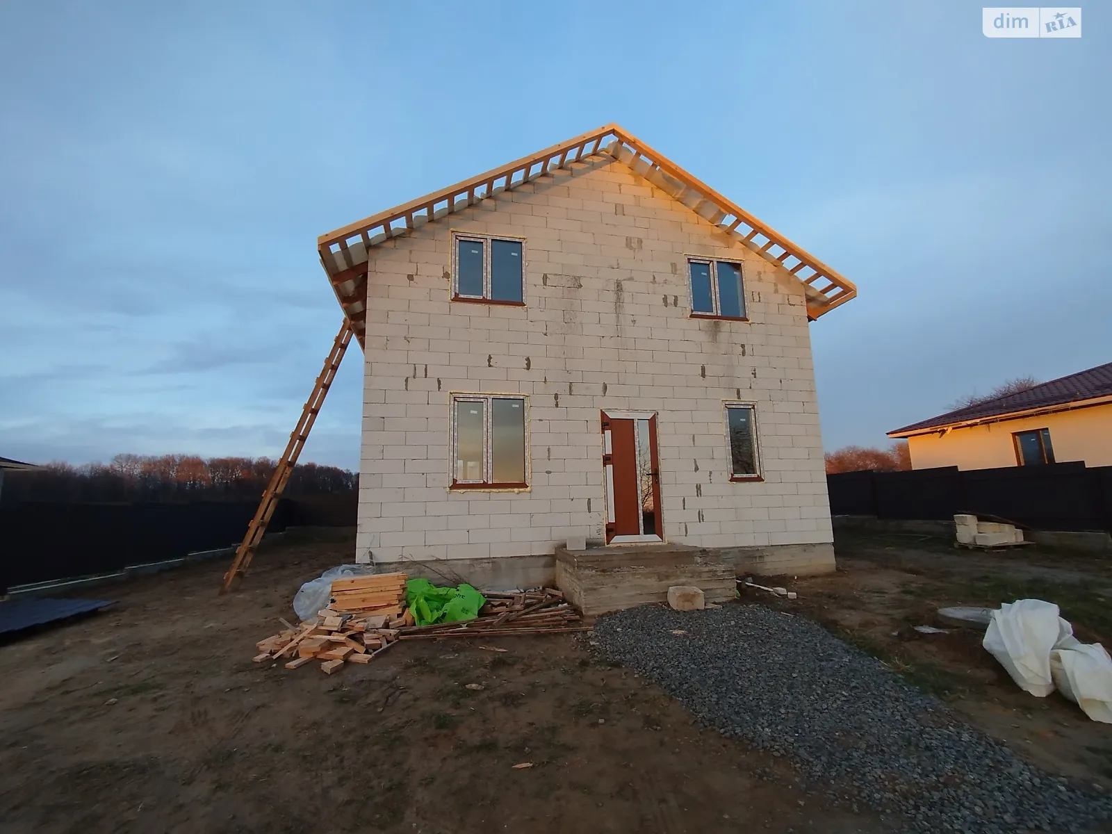 Продается дом на 2 этажа 115 кв. м с подвалом, цена: 80000 $ - фото 1