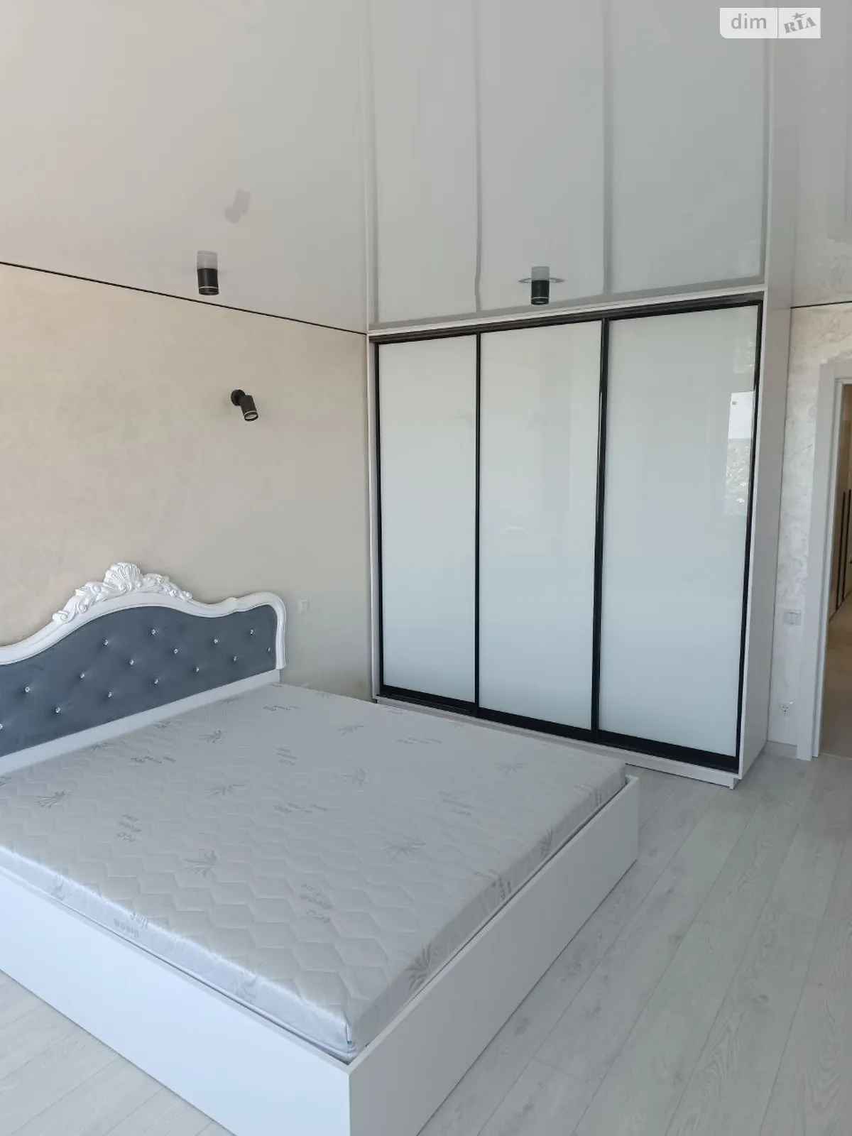 Сдается в аренду 3-комнатная квартира 100 кв. м в Виннице, ул. Степана Бандеры(Льва Толстого) - фото 1