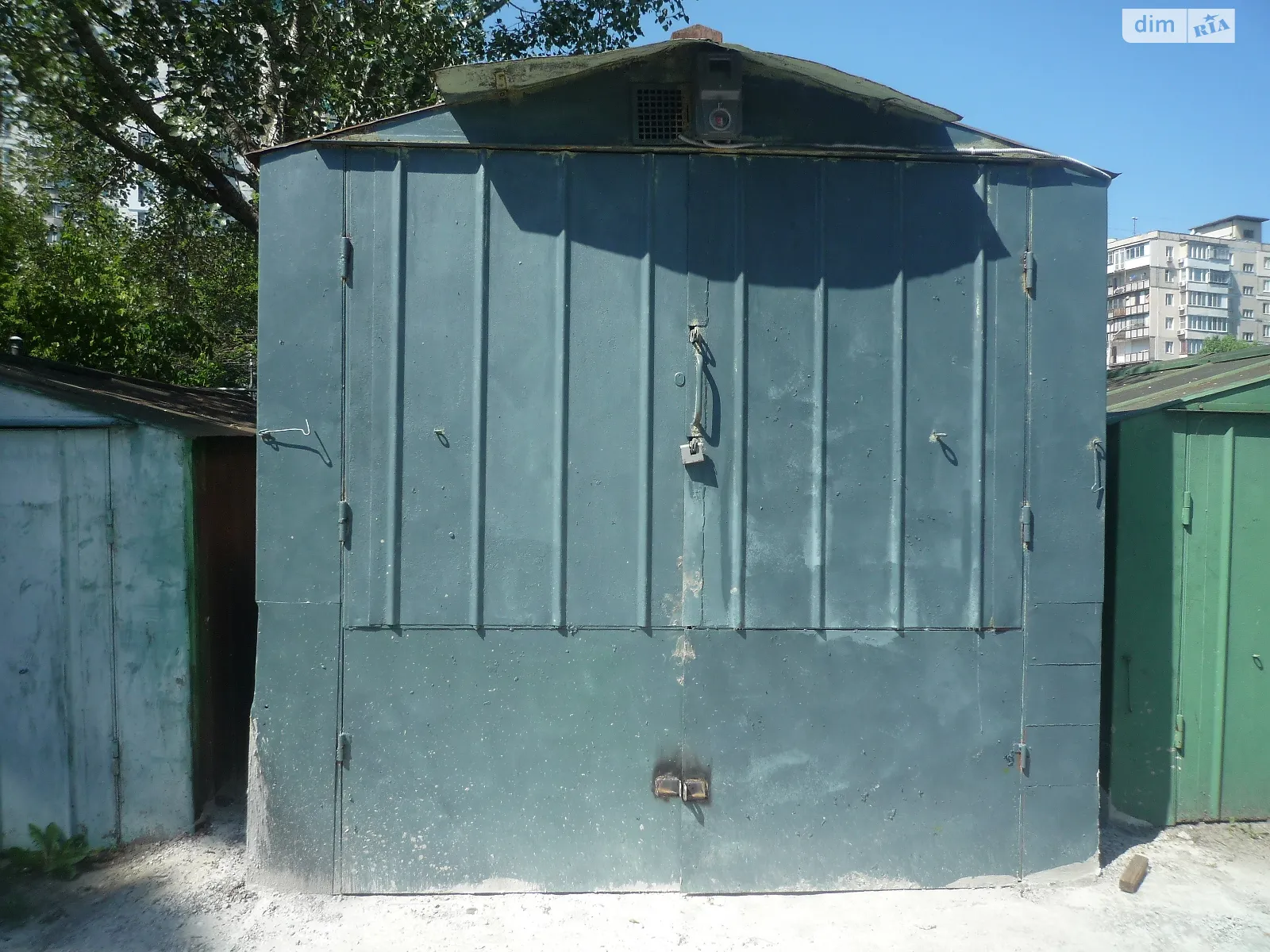 Продается место в гаражном кооперативе под бус на 23 кв. м, цена: 10000 $ - фото 1