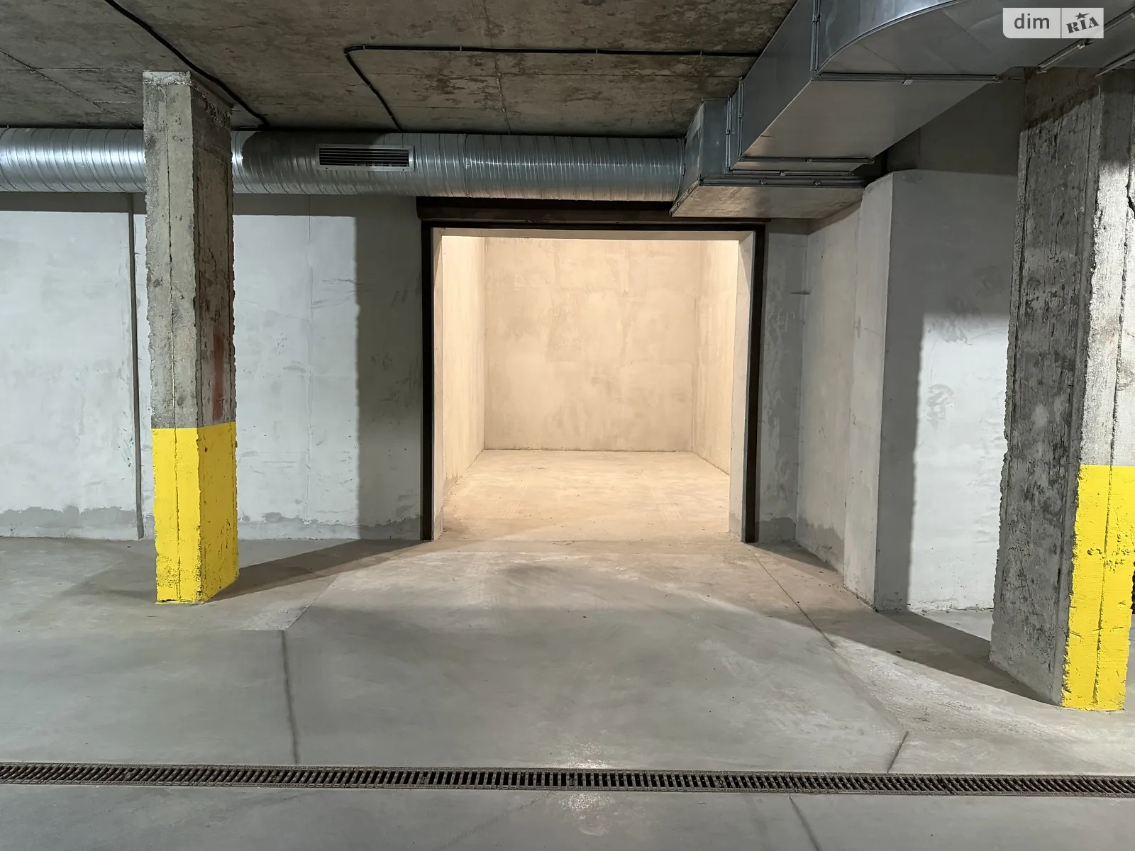 Продается отдельно стоящий гараж универсальный на 19.5 кв. м, цена: 20000 $ - фото 1