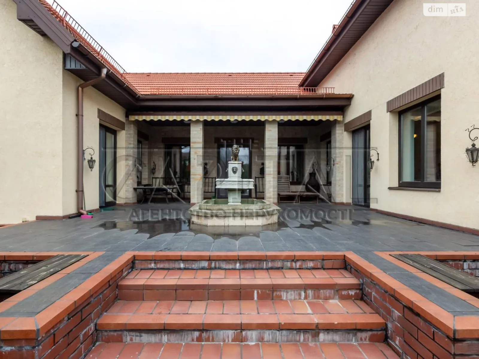 Сдается в аренду дом на 2 этажа 250 кв. м с садом, цена: 4000 $ - фото 1