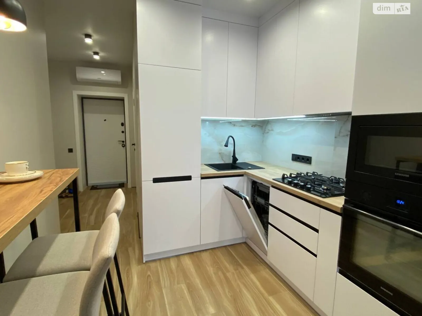 Продается 1-комнатная квартира 38 кв. м в Софиевской Борщаговке, ул. Молодёжная, 10 - фото 1